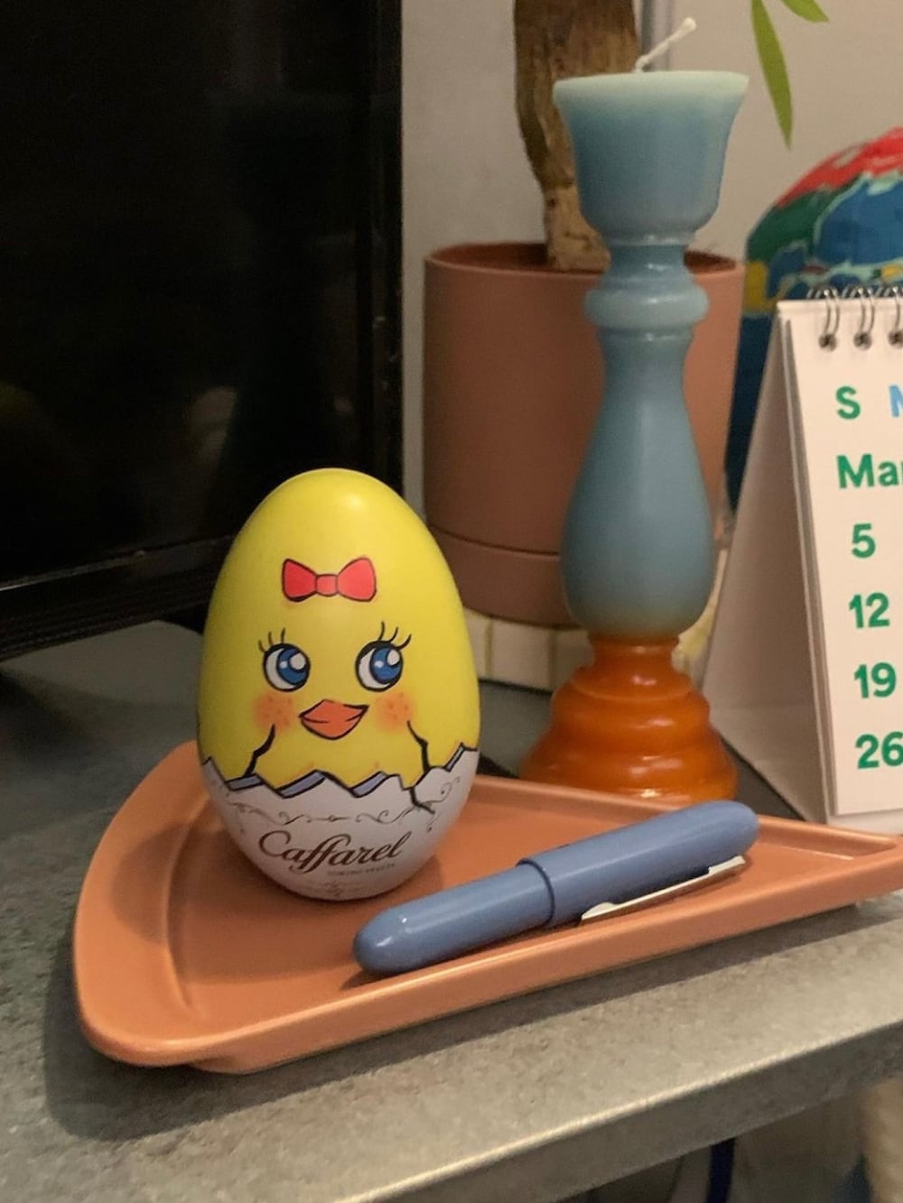 ブルー系のキャンドルを着用したメンズの春コーディネートの3枚目の写真