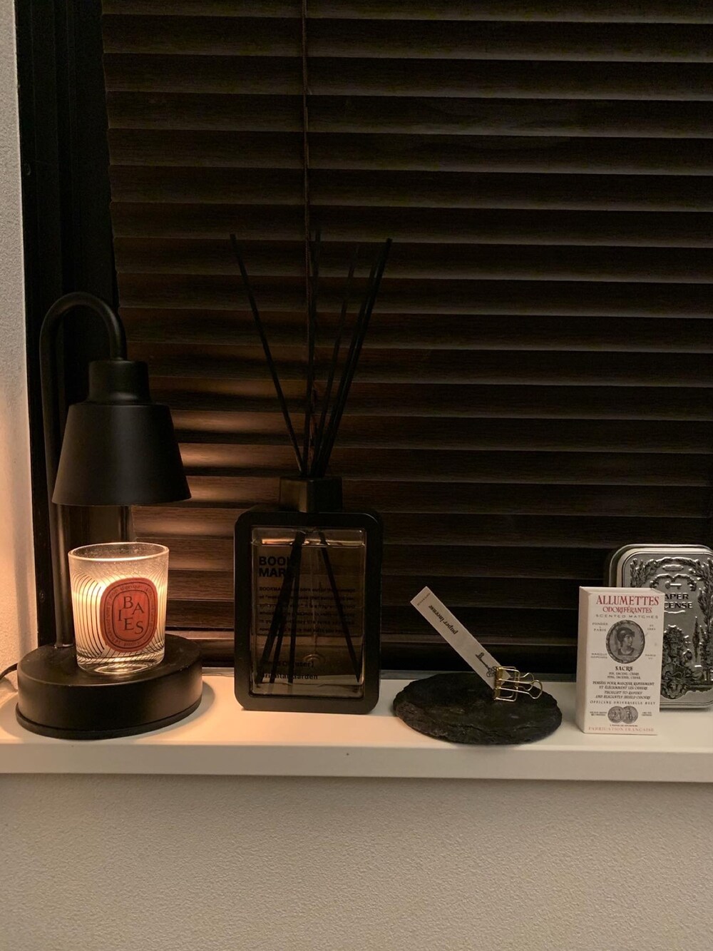 ブラック系のキャンドル、その他のルームフレグランス/お香、その他のルームフレグランス/お香を着用したメンズの冬コーディネートの3枚目の写真