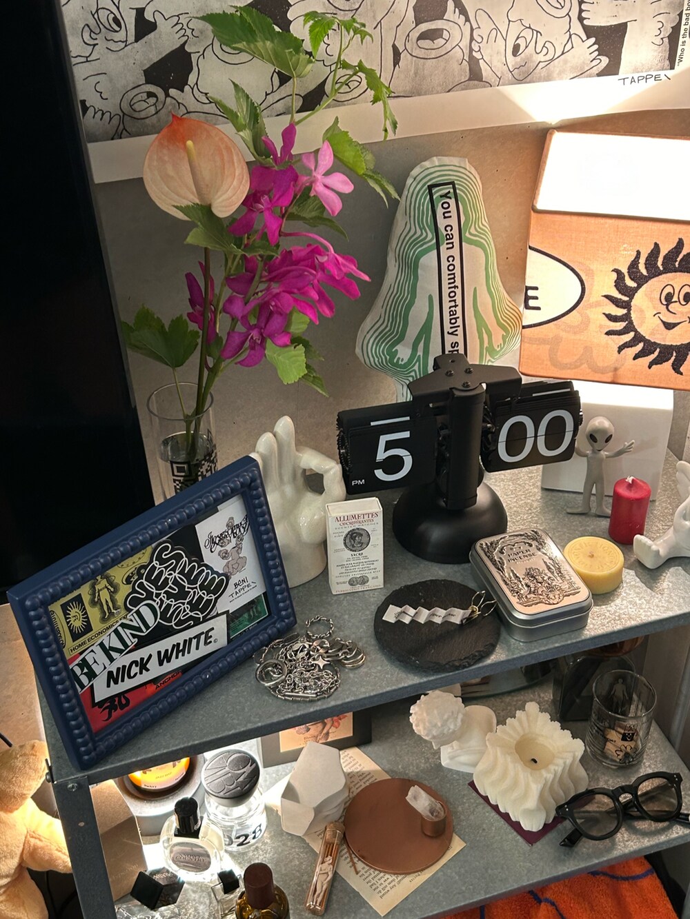 ブルー系のフォトフレームを着用したメンズの夏コーディネートの2枚目の写真