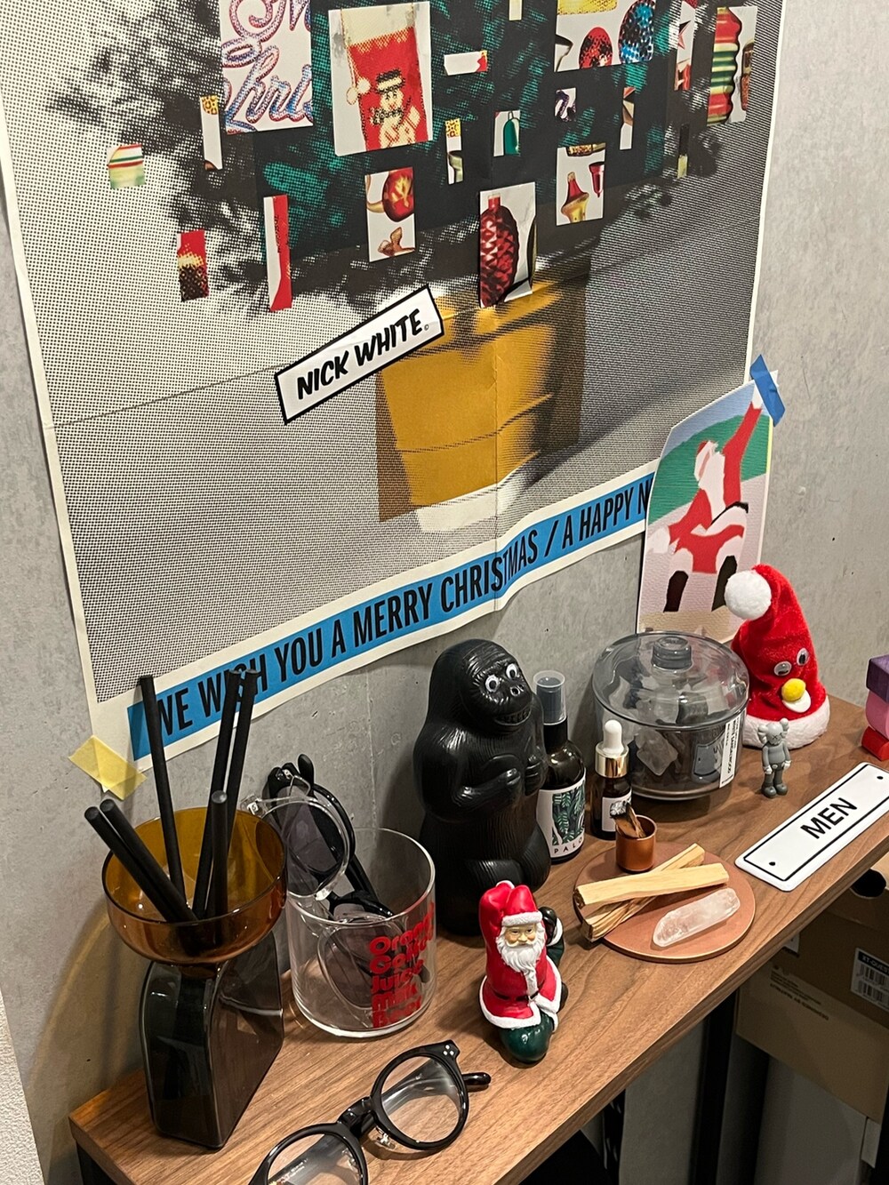 ブラック系の家具を着用したメンズの冬コーディネートの3枚目の写真