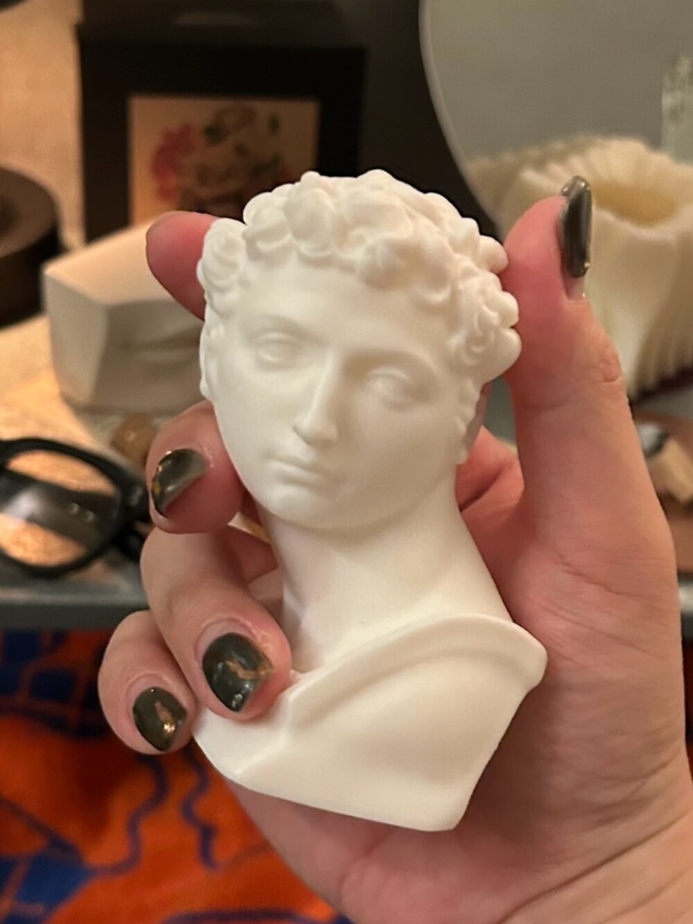 その他のルームフレグランス/お香、ホワイト系のインテリア雑貨を着用したメンズの夏コーディネートの2枚目の写真