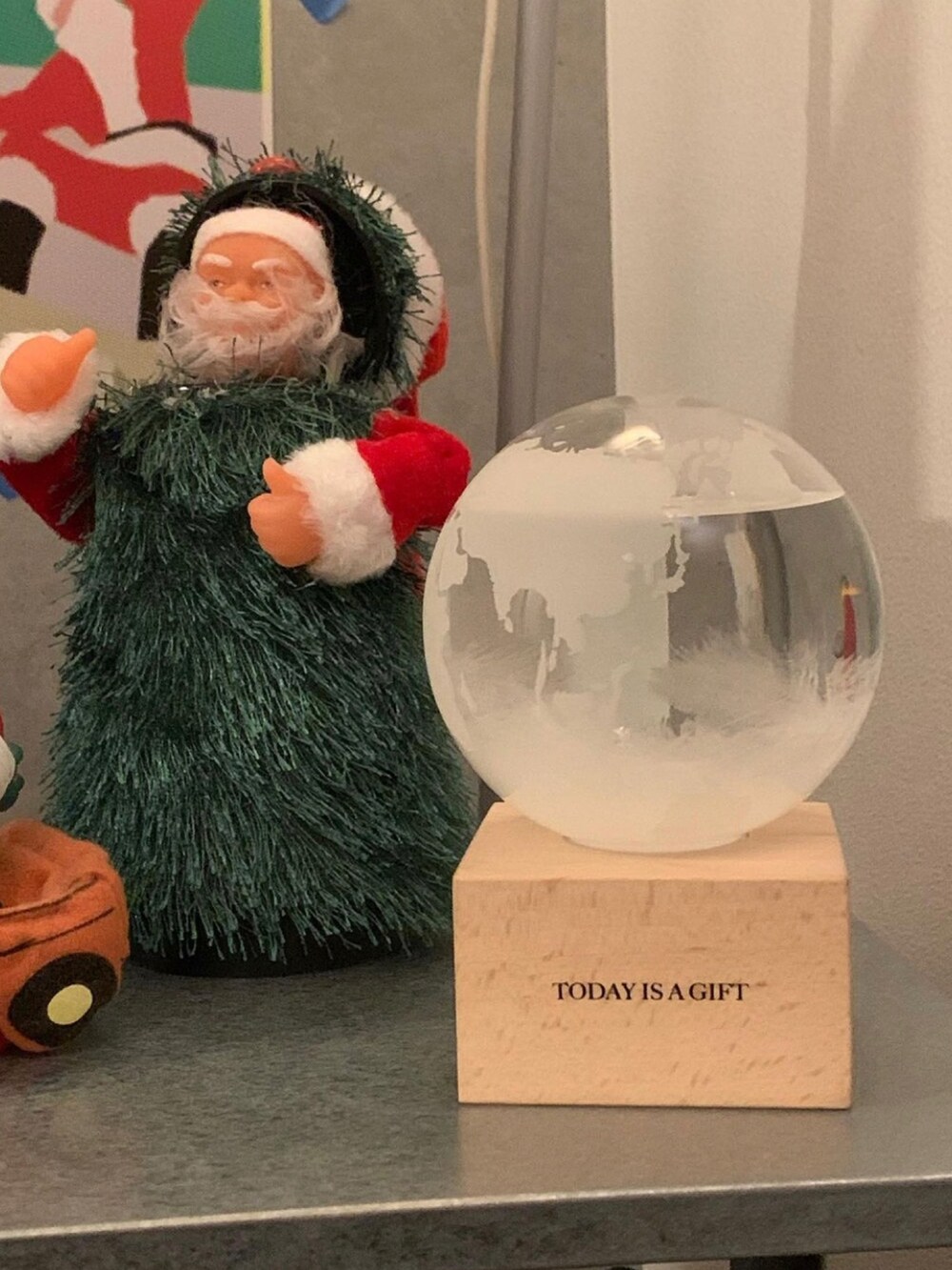 その他の照明を着用したメンズの冬コーディネートの2枚目の写真