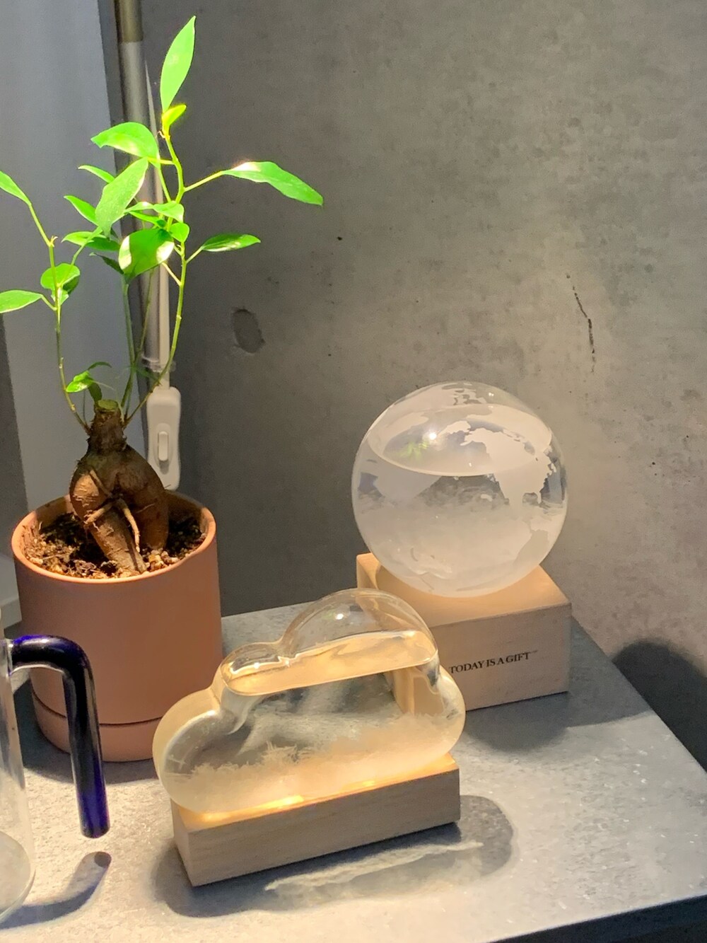 その他の照明、その他のインテリア雑貨を着用したメンズの秋コーディネートの2枚目の写真