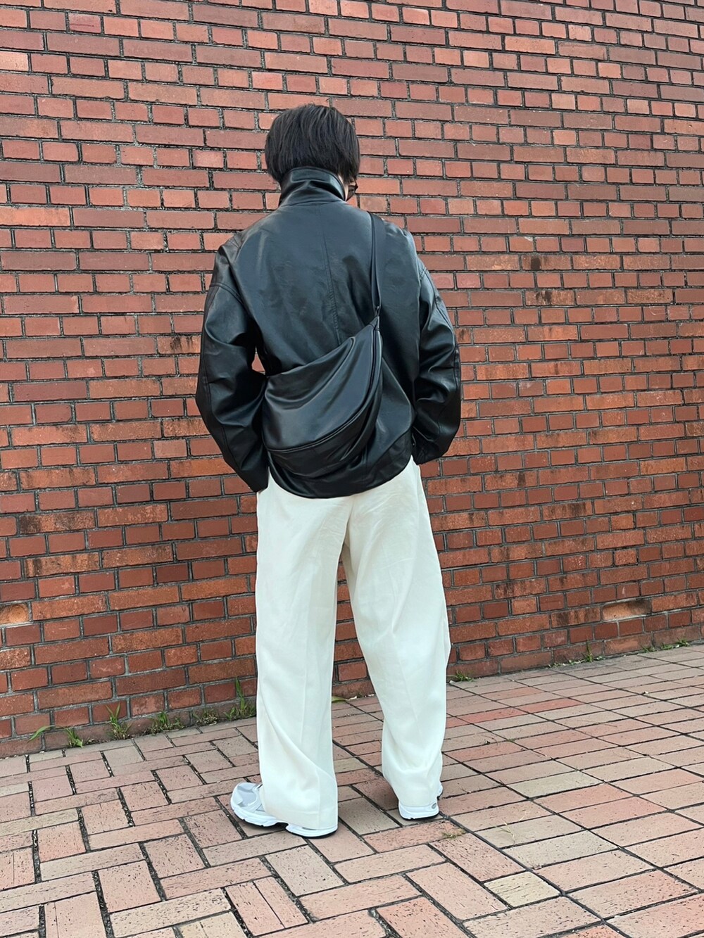 「重ね着ベストシーズン、WEARyouthコーデ、秋冬コーデ、秋のコーデ、アウター、お洒落さんと繋がりたい、ブラック、モノトーン、スニーカーコーデ、ファッション好きと繋がりたい、WYM、ファッションを楽しもう」｜「WYM LIDNMのFAUX LEATHER MILITARY BLOUSON（ブルゾン、ブラック系）」を使った、KOUさん（メンズ・165cm）の秋コーディネートの5枚目の写真