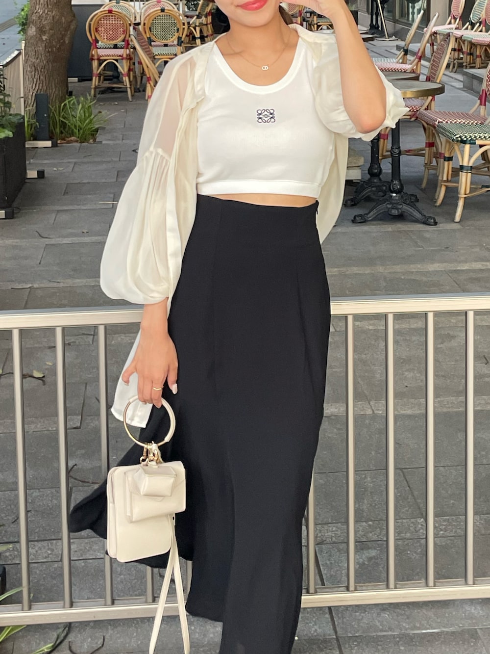 「オトナ女子、お出かけコーデ、休日スタイル、シンプル、キレイめカジュアル、LOEWE、いいね、save、フォローお願いします🤑、お洒落さんとつながりたい、秋先取りコーデ、PR、ロングスカート」｜「Diorのアイテム（ネックレス、ゴールド系）」を使った、　　　𝘆𝘂𝘂さん（レディース・152cm）の夏コーディネートの5枚目の写真