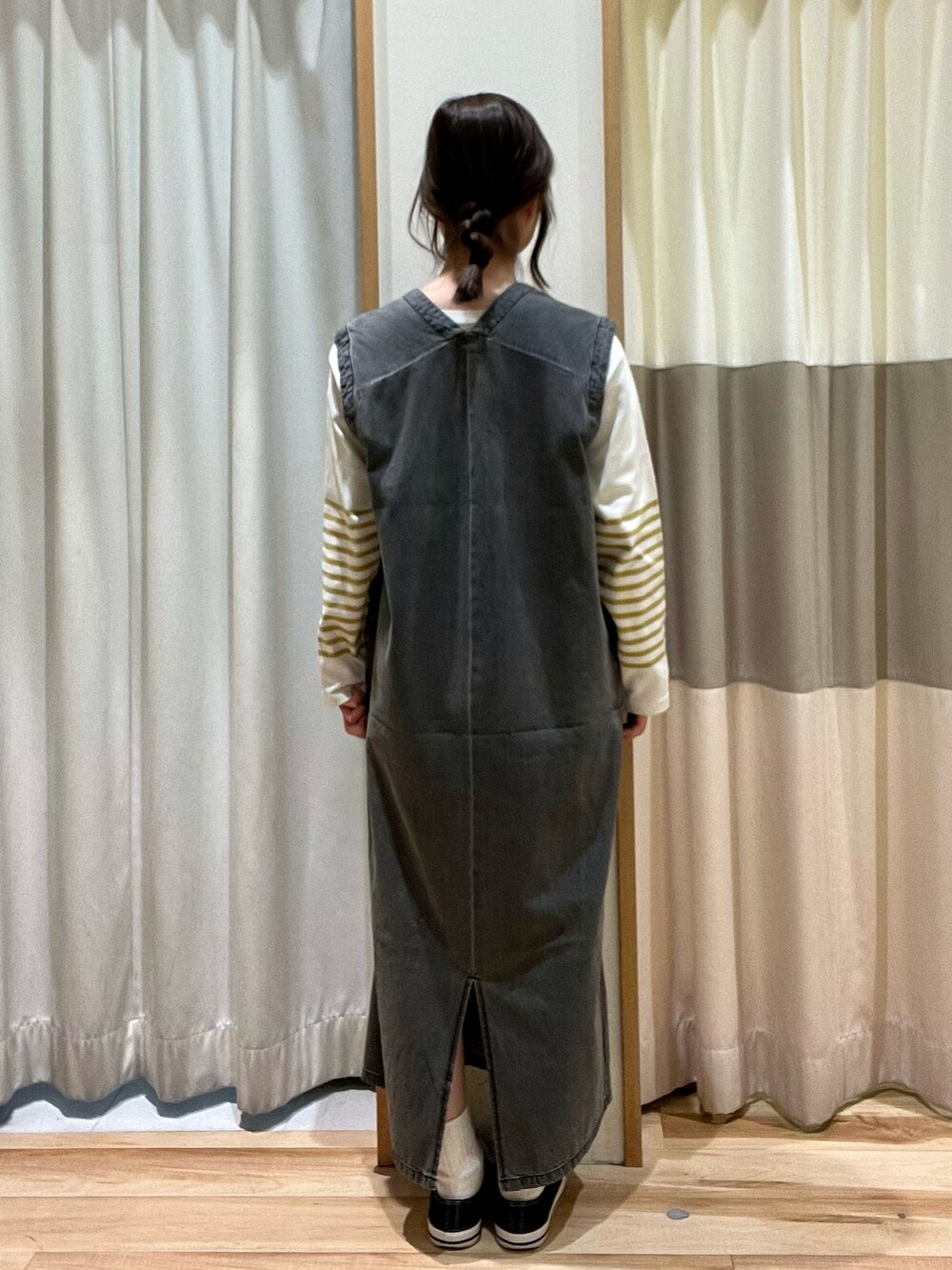 「大人カジュアル、春色、ワンピース、デニムコーデ、春コーデ、イエロー、ボーダーニット、サマンサモスモスブルー、Samansa Mos2 blue、おしゃれさんと繋がりたい、低身長コーデ、骨格ストレート、休日コーデ、カラーコーデ、シンプルスタイル」|「Samansa Mos2 blueのパネルボーダーニットプルオーバー(ニット/セーター、イエロー系)」を使った、しば。さん(骨格ウェーブ・レディース・152cm)の冬コーディネートの2枚目の写真