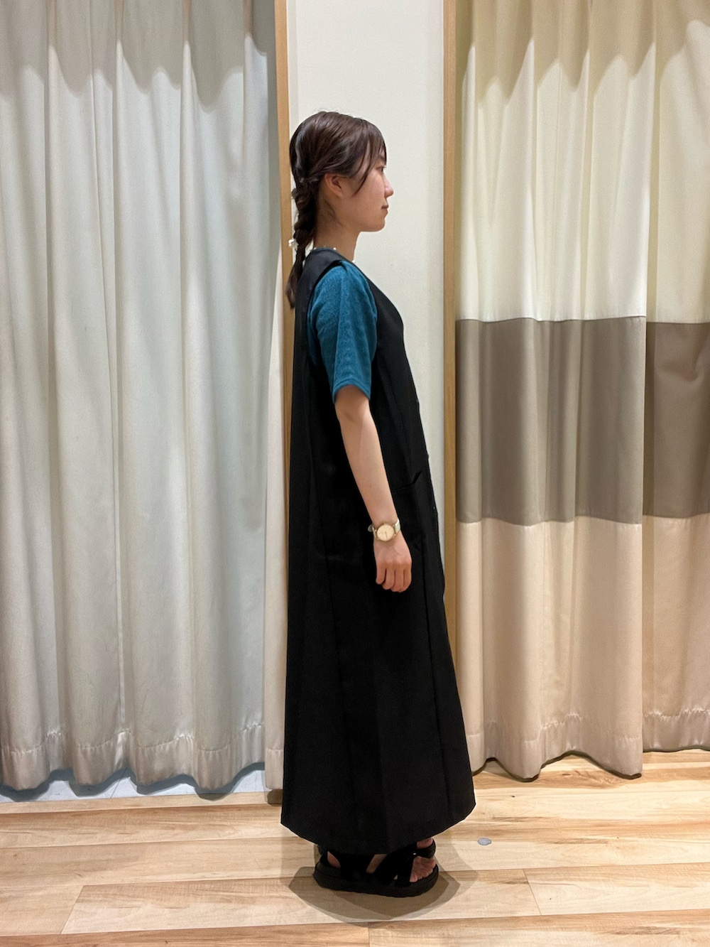 「オトナカジュアル、秋先取りコーデ、レイヤードスタイル、秋カラー、グリーン、ブラック、ジレワンピース、ロングワンピース、低身長女子、きれいめカジュアル、カラーコーデ、サマンサモスモスブルー、Samansa Mos2 blue、お出かけコーデ、秋コーデ」｜「Samansa Mos2 blueの楊柳プルオーバー（Tシャツ/カットソー、グリーン系）」を使った、しば。さん（骨格ウェーブ・レディース・152cm）の夏コーディネートの2枚目の写真