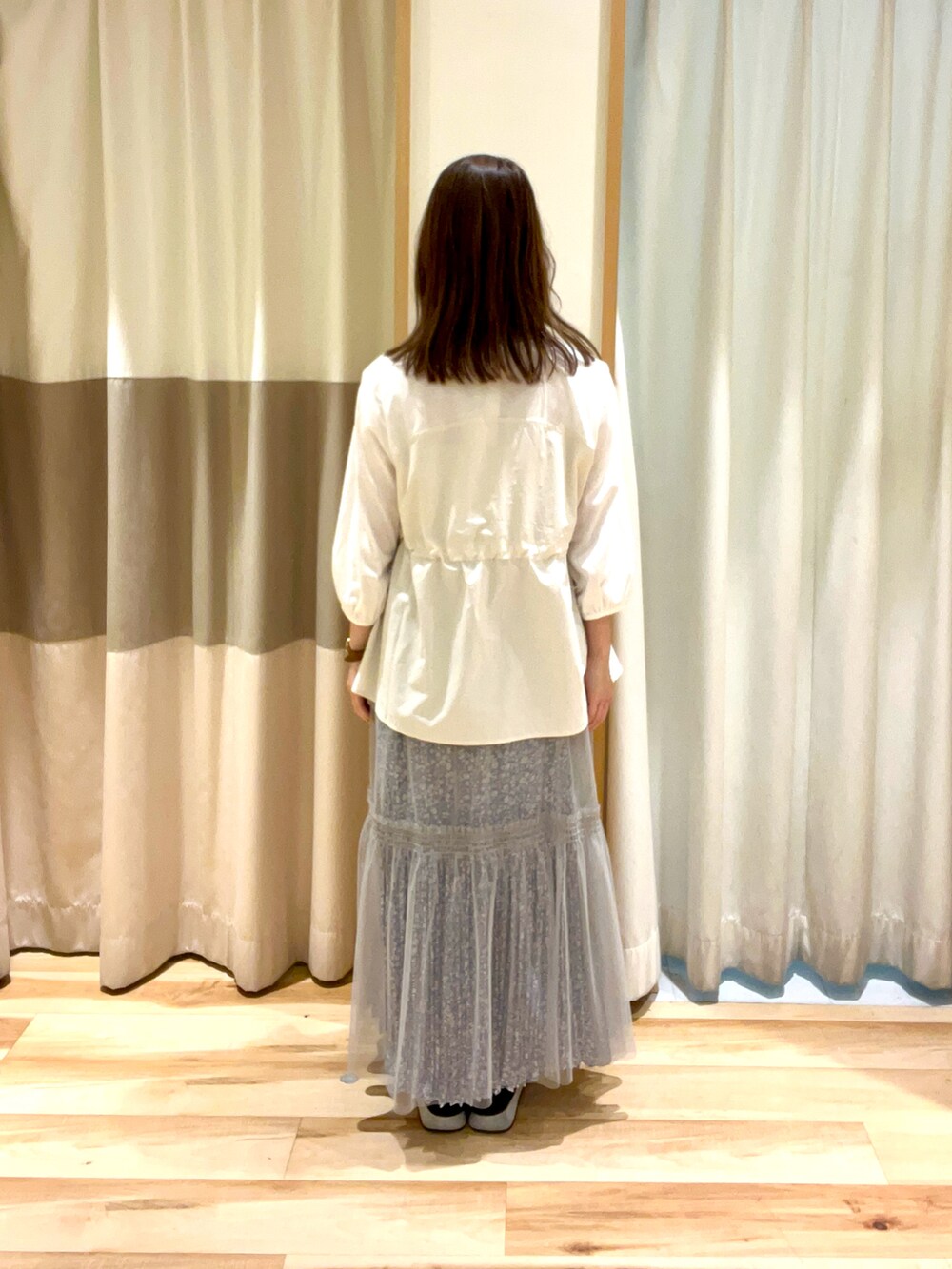 レディースの春コーディネートの4枚目の写真