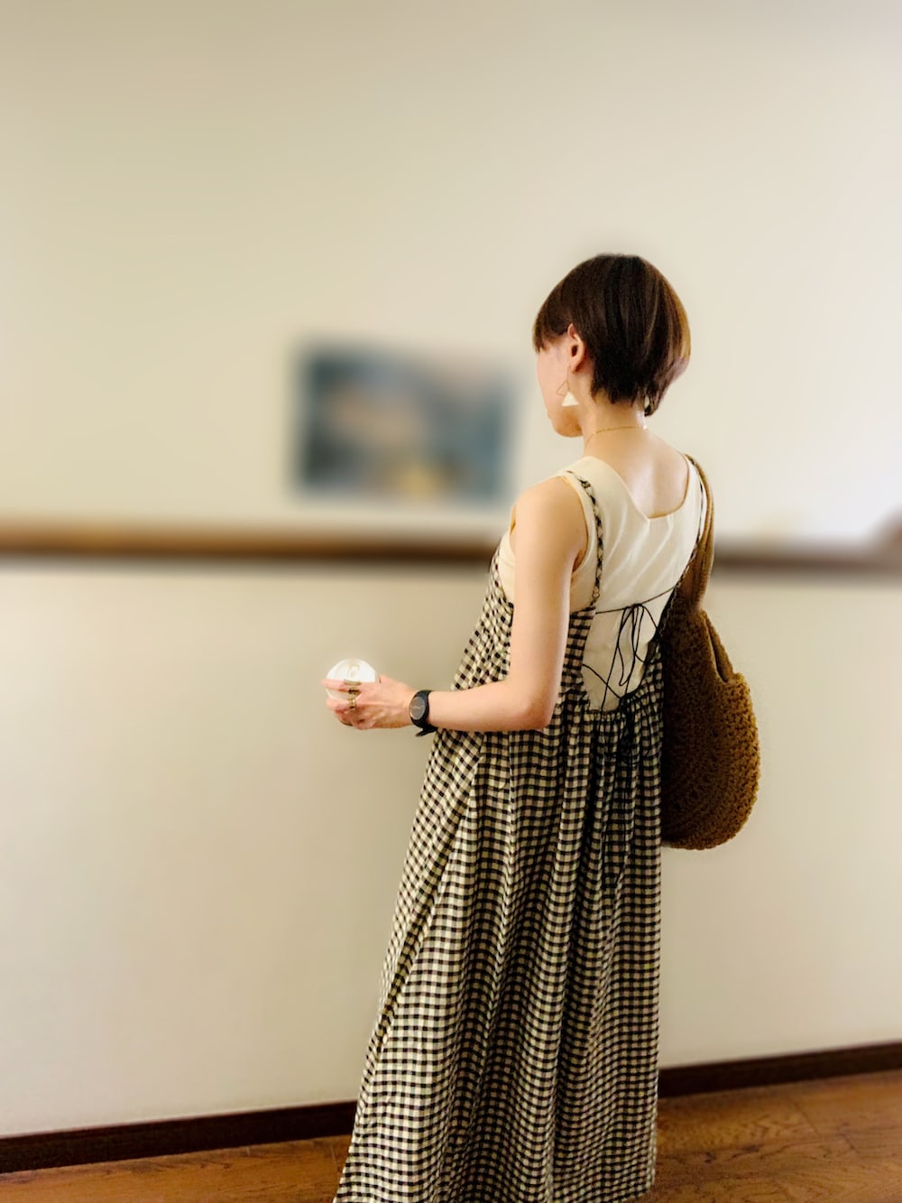 「夏服、おでかけコーデ、ワンピース、キャミワンピ、サンダル、モノトーン、ギンガムチェック」｜「BONLECILLの総針ニットタンクトップ（タンクトップ、ベージュ系）」を使った、ふじ\( Ö )/     さん（レディース・153cm）の秋コーディネートの3枚目の写真