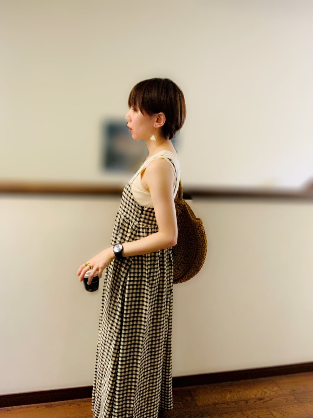 「夏服、おでかけコーデ、ワンピース、キャミワンピ、サンダル、モノトーン、ギンガムチェック」｜「BONLECILLの総針ニットタンクトップ（タンクトップ、ベージュ系）」を使った、ふじ\( Ö )/     さん（レディース・153cm）の秋コーディネートの2枚目の写真