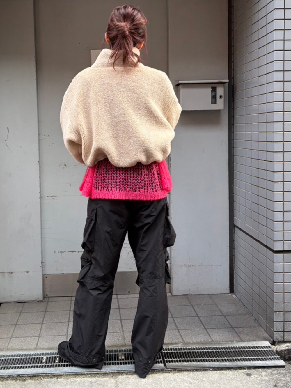 「RNA MEDIA、RNA、24AW秋の新作、24AW冬の新作、スタッフコーデ」｜「RNAのK2703 モヘアルーズプルオーバー（ニット/セーター、ピンク系）」を使った、RNA MEDIA ZOZOTOWN STAFFさん（レディース・160cm）の冬コーディネートの2枚目の写真