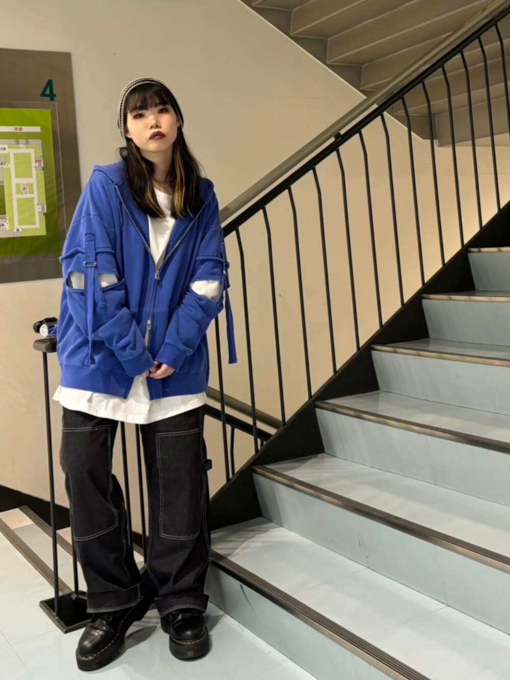 「RNA MEDIA、RNA、スタッフコーデ、25SS春の新作、カジュアル、パンツスタイル、パンツコーデ、古着MIX、ストリート、メンズライク、スポーツミックス、春コーデ、デニムパンツ、レイヤードスタイル」｜「RNAのE5031 リネンコットンビーニー（ニットキャップ/ビーニー、その他）」を使った、RNA MEDIA ZOZOTOWN STAFFさん（レディース・157cm）の冬コーディネートの3枚目の写真