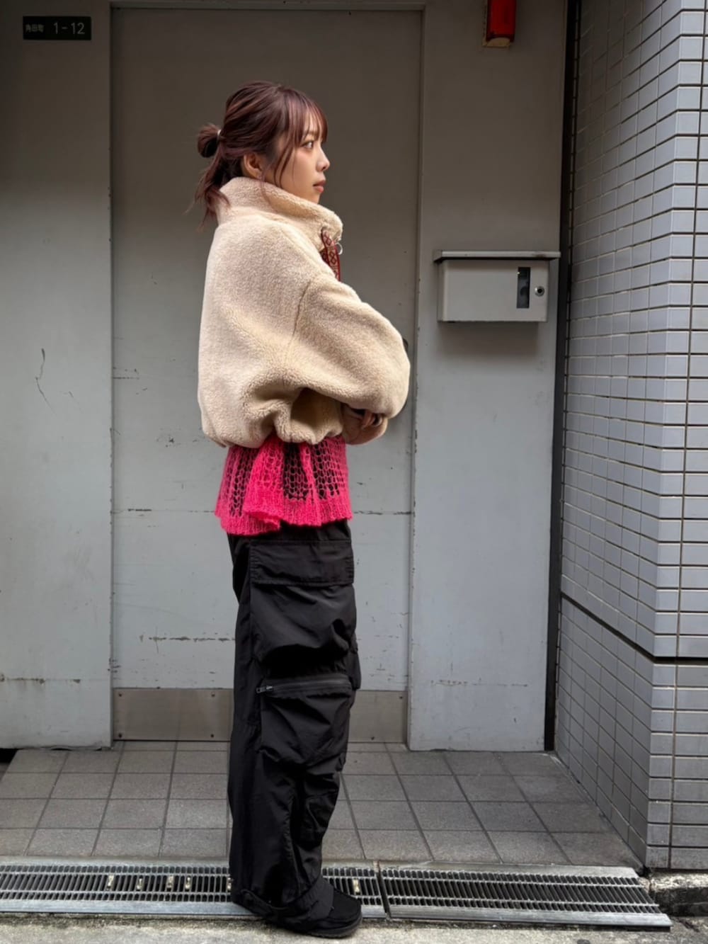 「RNA MEDIA、RNA、24AW秋の新作、24AW冬の新作、スタッフコーデ」｜「RNAのK2703 モヘアルーズプルオーバー（ニット/セーター、ピンク系）」を使った、RNA MEDIA ZOZOTOWN STAFFさん（レディース・160cm）の冬コーディネートの3枚目の写真