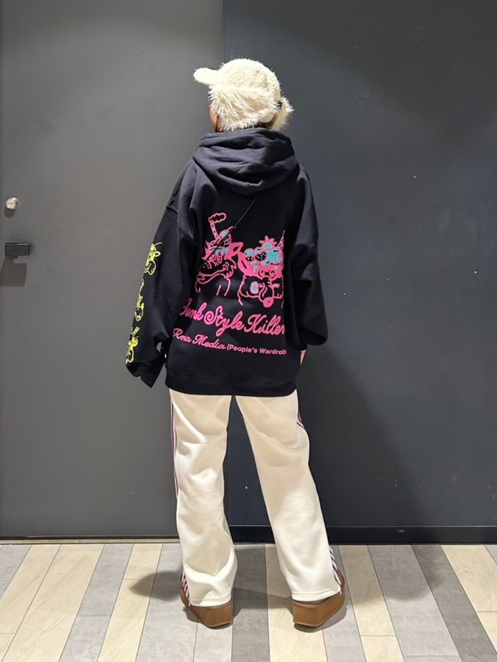 「RNA MEDIA、RNA、24AW秋の新作、24AW冬の新作、スタッフコーデ、古着MIX、スポーツミックス、ストリート、メンズライク」｜「RNAのE5035 ＢＩＧイヤーフラップボアＣＡＰ（キャップ、ベージュ系）」を使った、RNA MEDIA ZOZOTOWN STAFFさん（レディース・158cm）の冬コーディネートの2枚目の写真