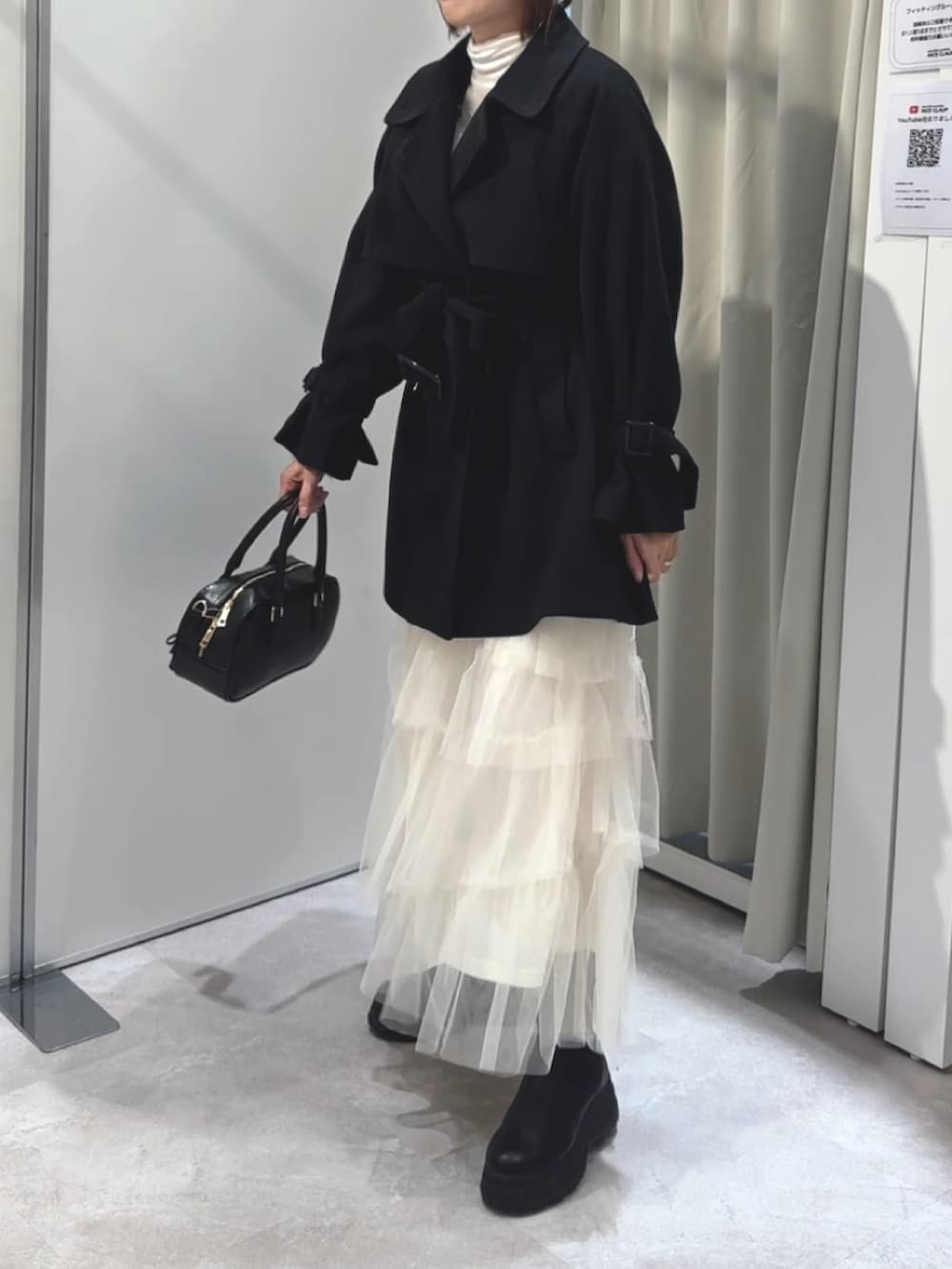 「お出かけコーデ、冬のコーデ、シンプルコーデ、大人女子、モノトーンコーデ、ブーツスタイル、ブラック、きれいめコーデ、スカートコーデ、プチプラコーデ」｜「one after another NICE CLAUPの2way/スタンドカラーミドルコート（チェスターコート、ブラック系）」を使った、miguさん（レディース・164cm）の冬コーディネートの2枚目の写真