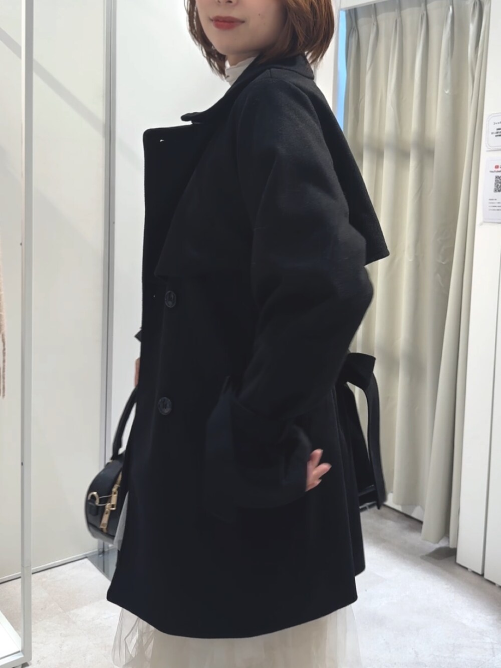 「お出かけコーデ、冬のコーデ、シンプルコーデ、大人女子、モノトーンコーデ、ブーツスタイル、ブラック、きれいめコーデ、スカートコーデ、プチプラコーデ」｜「one after another NICE CLAUPの2way/スタンドカラーミドルコート（チェスターコート、ブラック系）」を使った、miguさん（レディース・164cm）の冬コーディネートの4枚目の写真