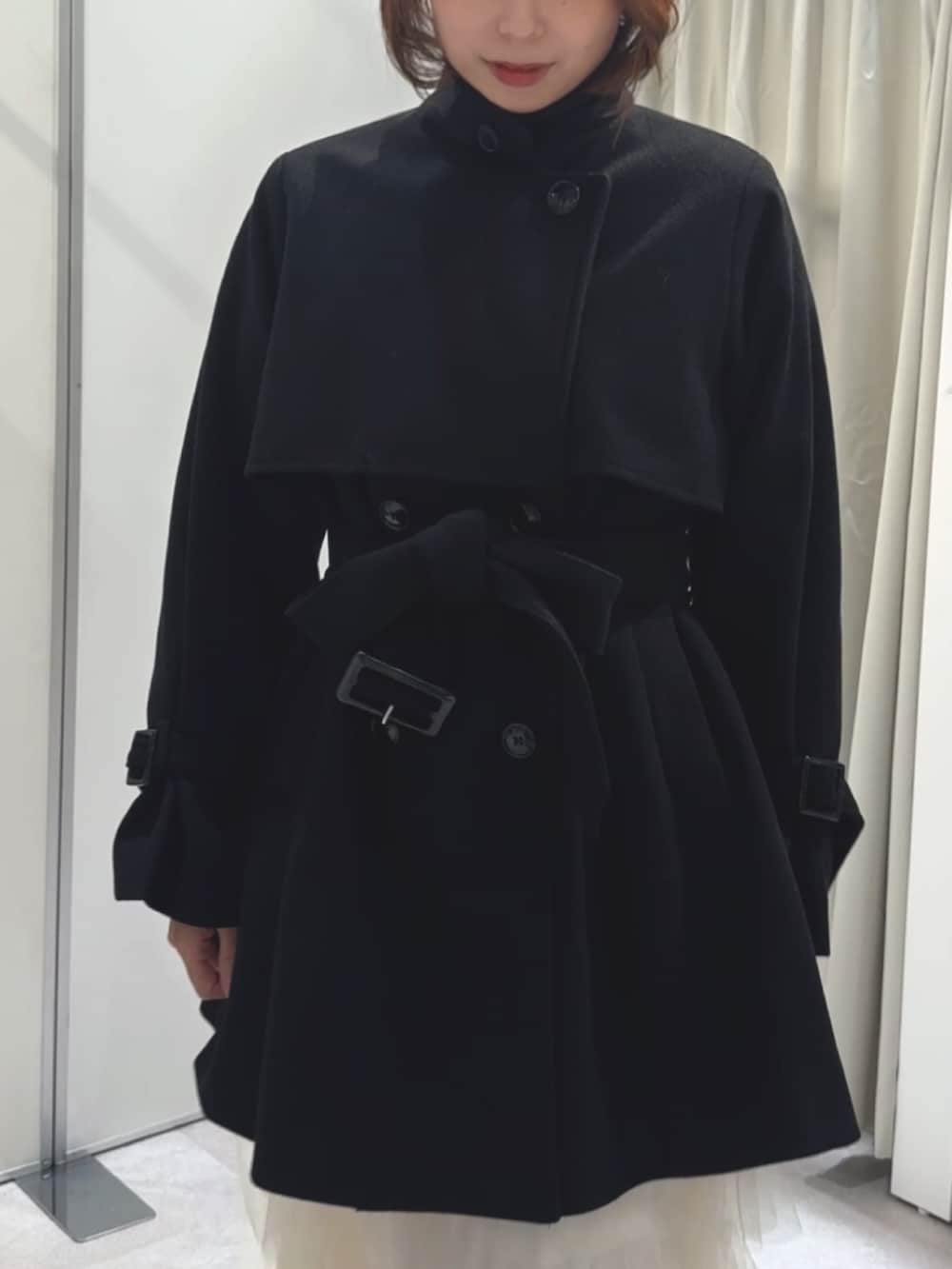 「お出かけコーデ、冬のコーデ、シンプルコーデ、大人女子、モノトーンコーデ、ブーツスタイル、ブラック、きれいめコーデ、スカートコーデ、プチプラコーデ」｜「one after another NICE CLAUPの2way/スタンドカラーミドルコート（チェスターコート、ブラック系）」を使った、miguさん（レディース・164cm）の冬コーディネートの5枚目の写真