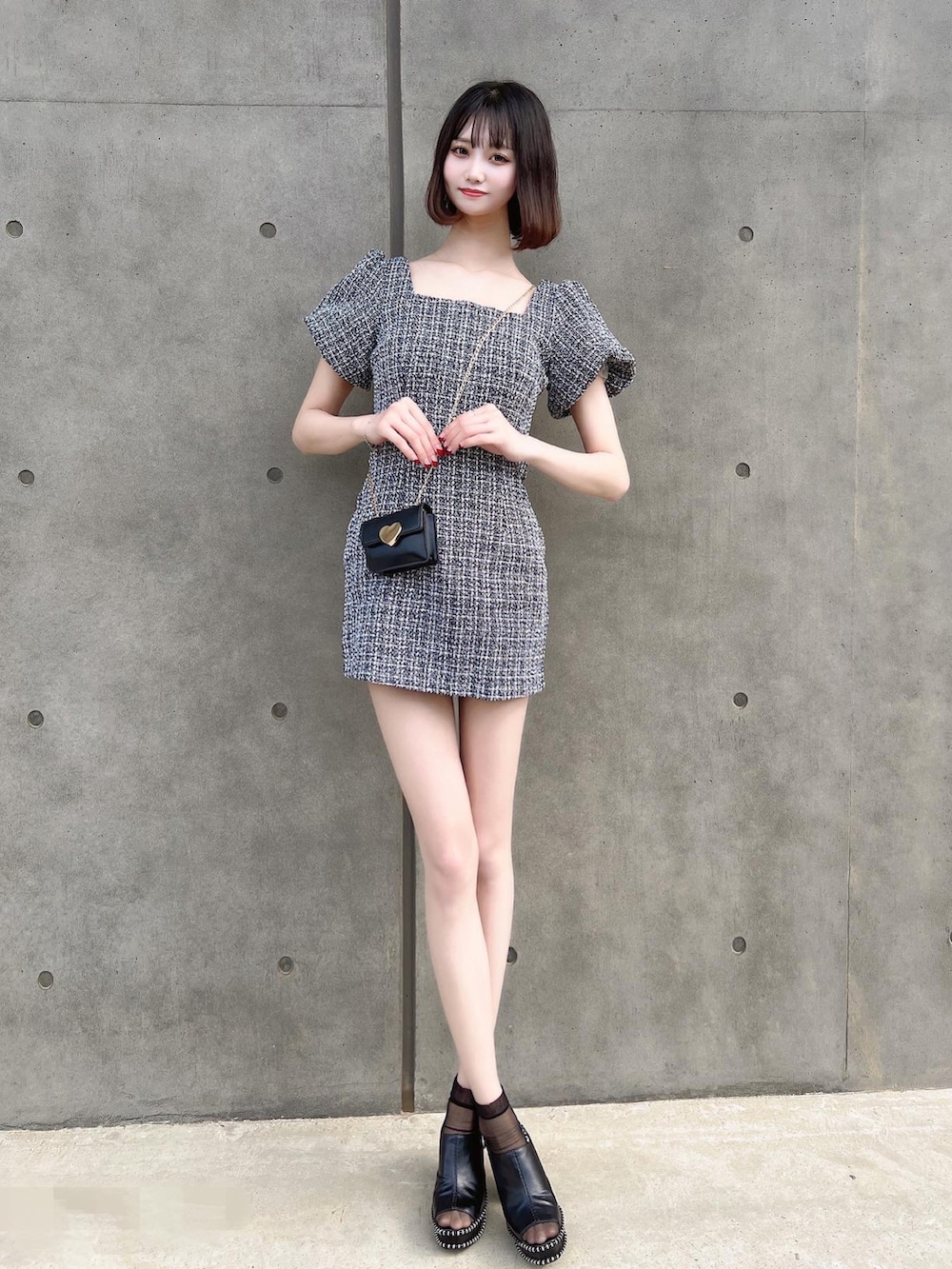 「ごきげんウィーク、春コーデ、お出かけコーデ、着回しコーデ、プチプラ、春服、ootd、ＧＷ、モノトーンコーデ、高身長女子、ショルダーバッグ、韓国ファッション、ストリートコーデ、韓国コーデ、韓国好きな人と繋がりたい」｜「sheinのアイテム（ワンピース、ブラック系）」を使った、かれんさん（レディース・170cm）の春コーディネートの3枚目の写真