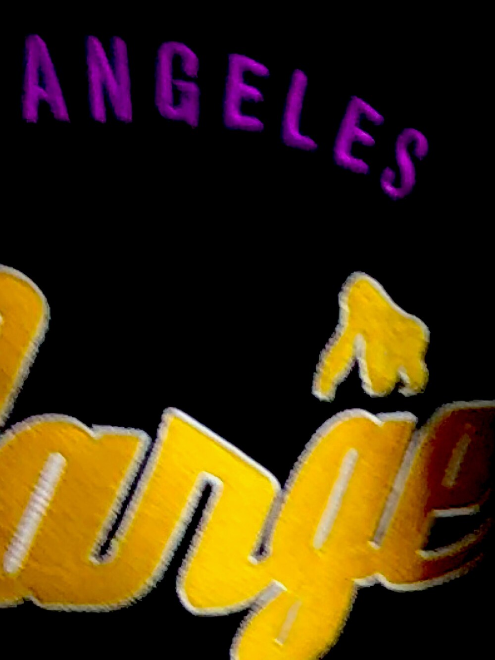 ブラック系のニット/セーター、その他のパンツ、ブラウン系のスニーカーを着用したレディースの春コーディネートの3枚目の写真