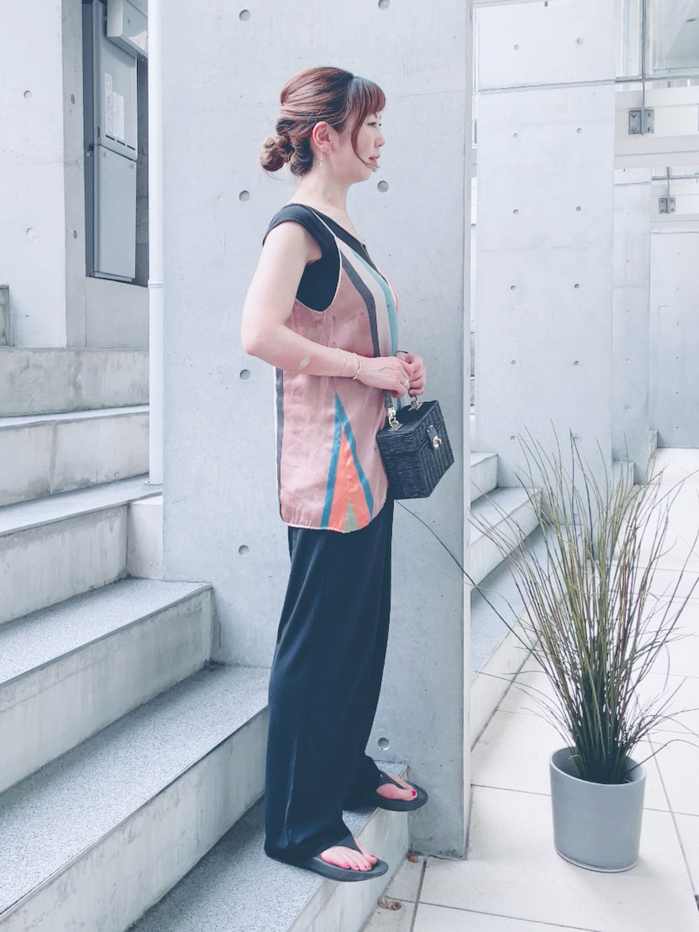 その他のキャミソールを着用したレディースの夏コーディネートの3枚目の写真