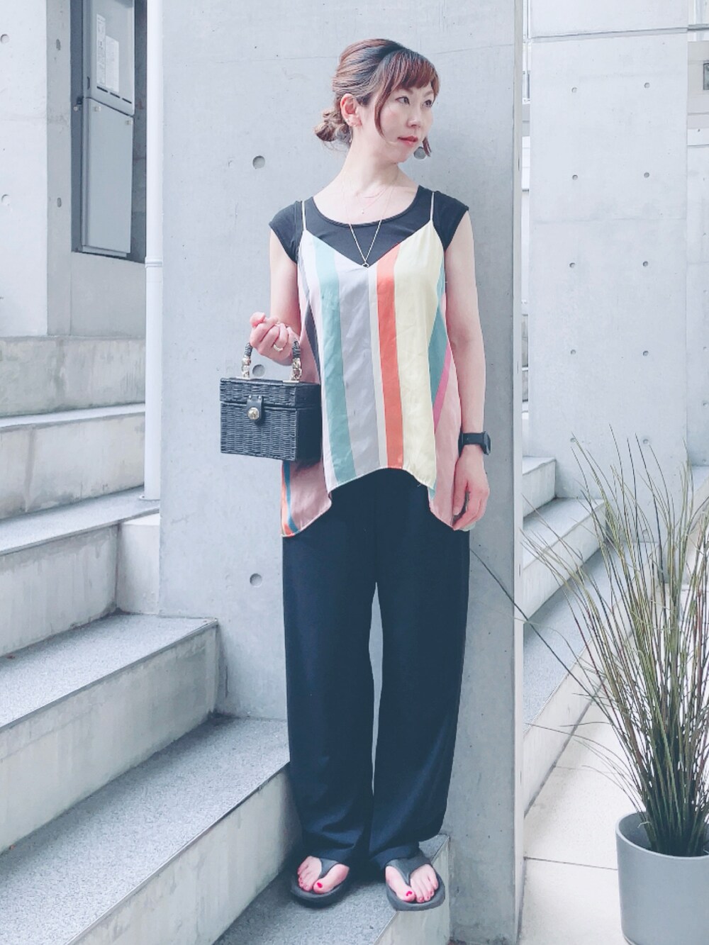 その他のキャミソールを着用したレディースの夏コーディネートの2枚目の写真