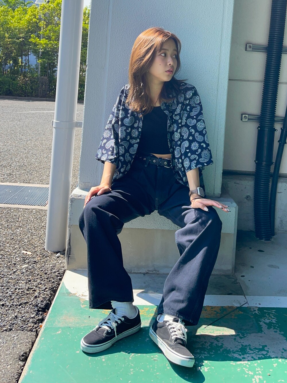 「ストリート、メンズライク、ペイズリー、シャツスタイル、レイヤードスタイル、スニーカーコーデ、ビッグシルエット、オーバーサイズ、デニム」｜「BACK NUMBERの【BACK NUMBER】「COOL」ビッグシルエット半袖シャツ（シャツ/ブラウス、ブルー系）」を使った、Mikuriさん（レディース・160cm）の春コーディネートの2枚目の写真