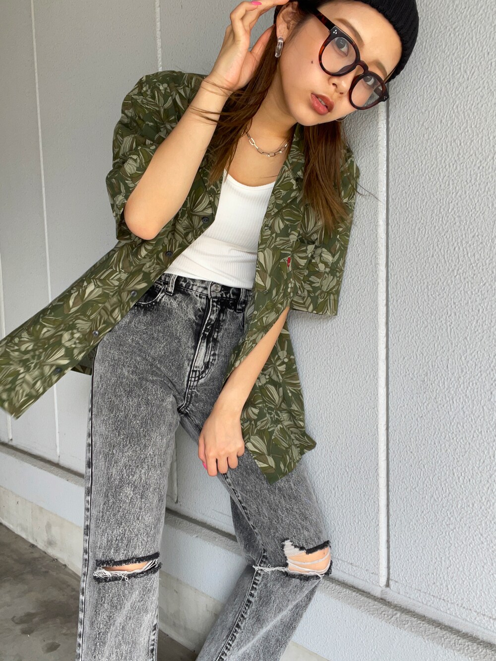 「デニムっていいよね、シャツスタイル、ダメージデニムパンツ、デニム、ストリート、メンズライク、夏コーデ、休日スタイル、プチプラコーデ」｜「BACK NUMBERの【BACK NUMBER】コットンワッチ（ニットキャップ/ビーニー、ブラック系）」を使った、Mikuriさん（レディース・160cm）の夏コーディネートの2枚目の写真