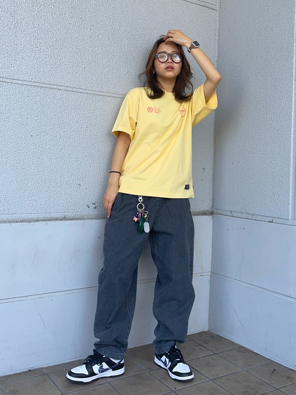 「ストリート、メンズライク、ロゴT、イエロー、デニム、サングラス、バルーンパンツ、ピンク、カラー×コーデ、ビッグシルエット、オーバーサイズ、デニムっていいよね」｜「みくりんのInsta💜💜のアイテム（その他、パープル系）」を使った、Mikuriさん（レディース・160cm）の夏コーディネートの2枚目の写真