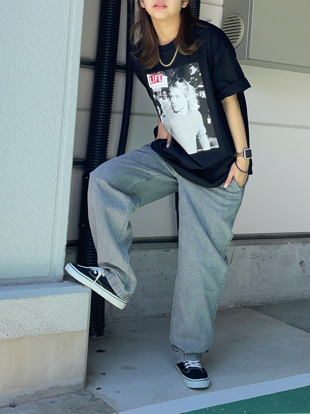 「メンズライク、ストリート、ロゴT、デニム、ビッグシルエット、キャップ、プリントT、Levi's、NEW ERA」|「BACK NUMBERのアイテム(トップス、ブラック系)」を使った、Mikuriさん(レディース・160cm)の春コーディネートの2枚目の写真