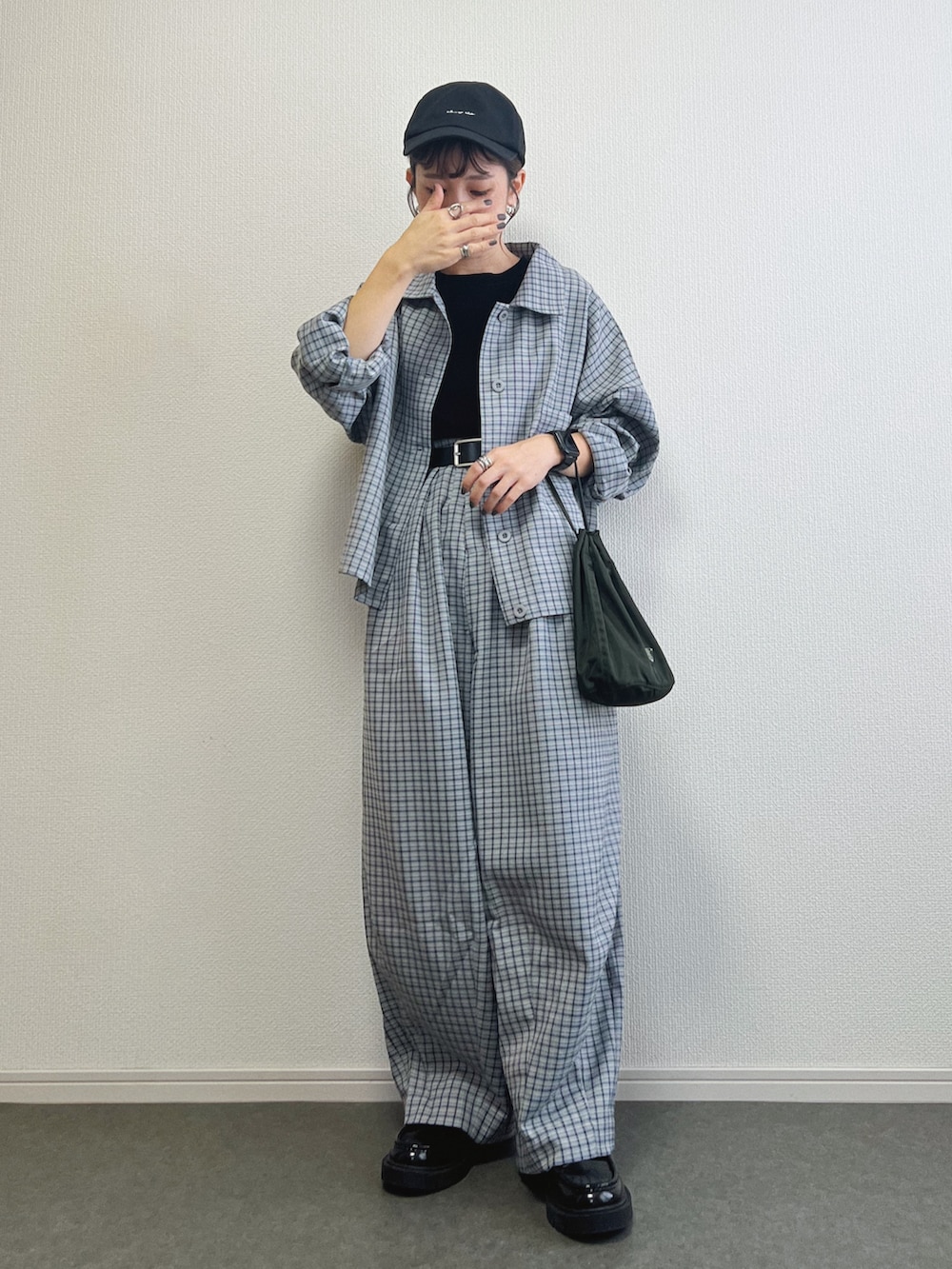 「秋っぽコーデ更新中、秋服準備はじめました、オトナカジュアル、パンツスタイル、ローファー、セットアップ、チェック、オトナ女子、ラフコーデ、低身長、低身長コーデ」｜「Crispのオーバーチェックシャツ（シャツ/ブラウス、ブルー系）」を使った、ɴɪᴄᴏ.ᴀʏᴀさん（レディース・149cm）の秋コーディネートの2枚目の写真