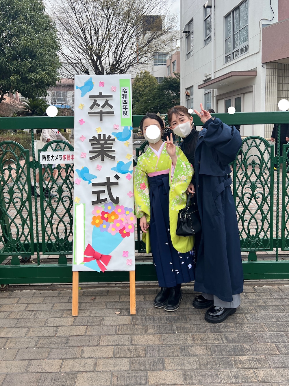 「きれいめカジュアル、ステンカラーコート、コート、シンプルコーデ、パンツスタイル、卒業式コーデ、卒業式、ママコーデ、卒業式ママコーデ、オケージョン、オケージョンスタイル、低身長、149cm」｜「forksy.の【forksy.】３WAYフライヨークステンカラーコート（ステンカラーコート、グリーン系）」を使った、ɴɪᴄᴏ.ᴀʏᴀさん（レディース・149cm）の春コーディネートの3枚目の写真