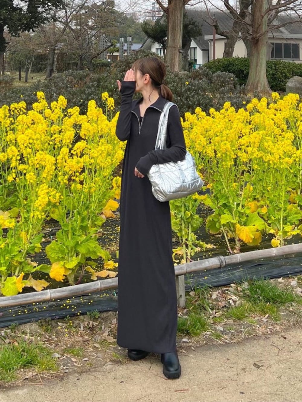 「しまむら、しまむらコーデ、春アウター、ハーフジップ、ワンピース、レイヤードスタイル、春めき満開コーデ、春コーデ、シンプルスタイル、楽チンコーデ、ジャケット、スカートコーデ、プチプラ」｜「しまむらのアイテム（ノーカラージャケット、ブラック系）」を使った、minmin08_さん（レディース・158cm）の春コーディネートの3枚目の写真