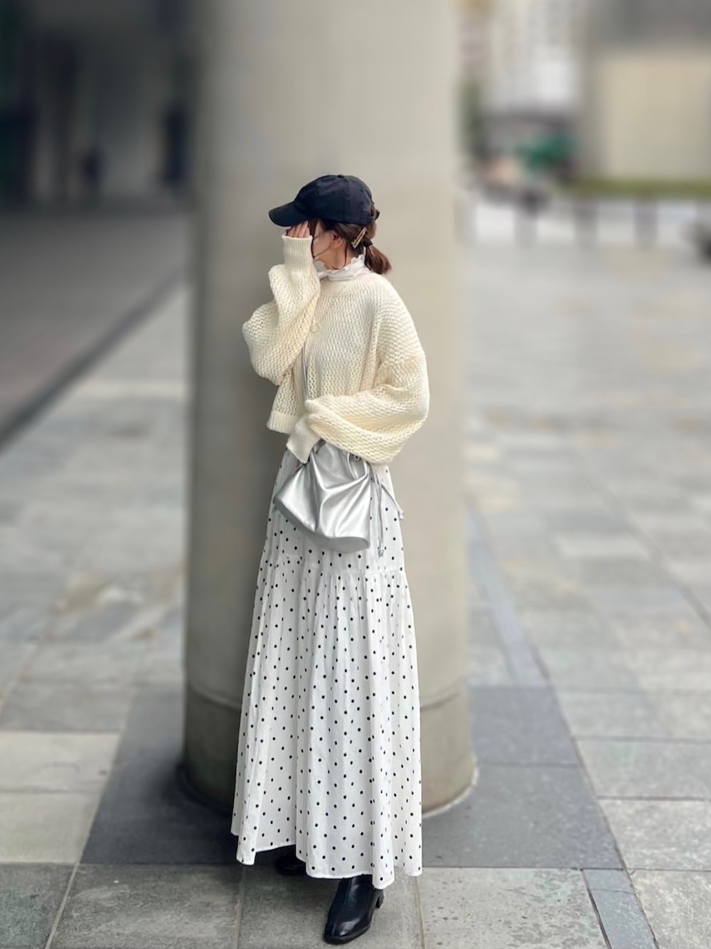 「しまむら、しまむらコーデ、メッシュ、レイヤードスタイル、シアートップス、ドット柄、ティアードスカート、ロングスカート、キャップ女子、春のNewスタイル、春コーデ、春服、春服みてみて、プチプラコーデ、おでかけコーデ」｜「NOAHLのアイテム（トップス、ホワイト系）」を使った、minmin08_さん（レディース・158cm）の春コーディネートの2枚目の写真