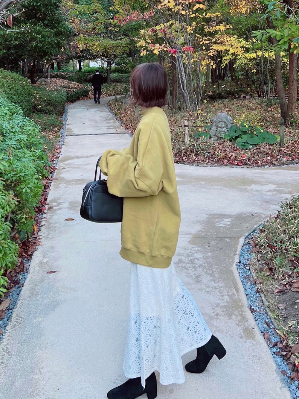 「しまむら、しまむらコーデ、レーススカート、マーメイドスカート、マスタード、ロングブーツ、カラーコーデ、未来のWEARISTAプロジェクト、冬コーデ、プチプラ、プチプラコーデ、ゆるコーデ、大人カジュアル」｜「recaのオーバーサイズ裏起毛スウェット（スウェット、イエロー系）」を使った、minmin08_さん（レディース・158cm）の冬コーディネートの2枚目の写真