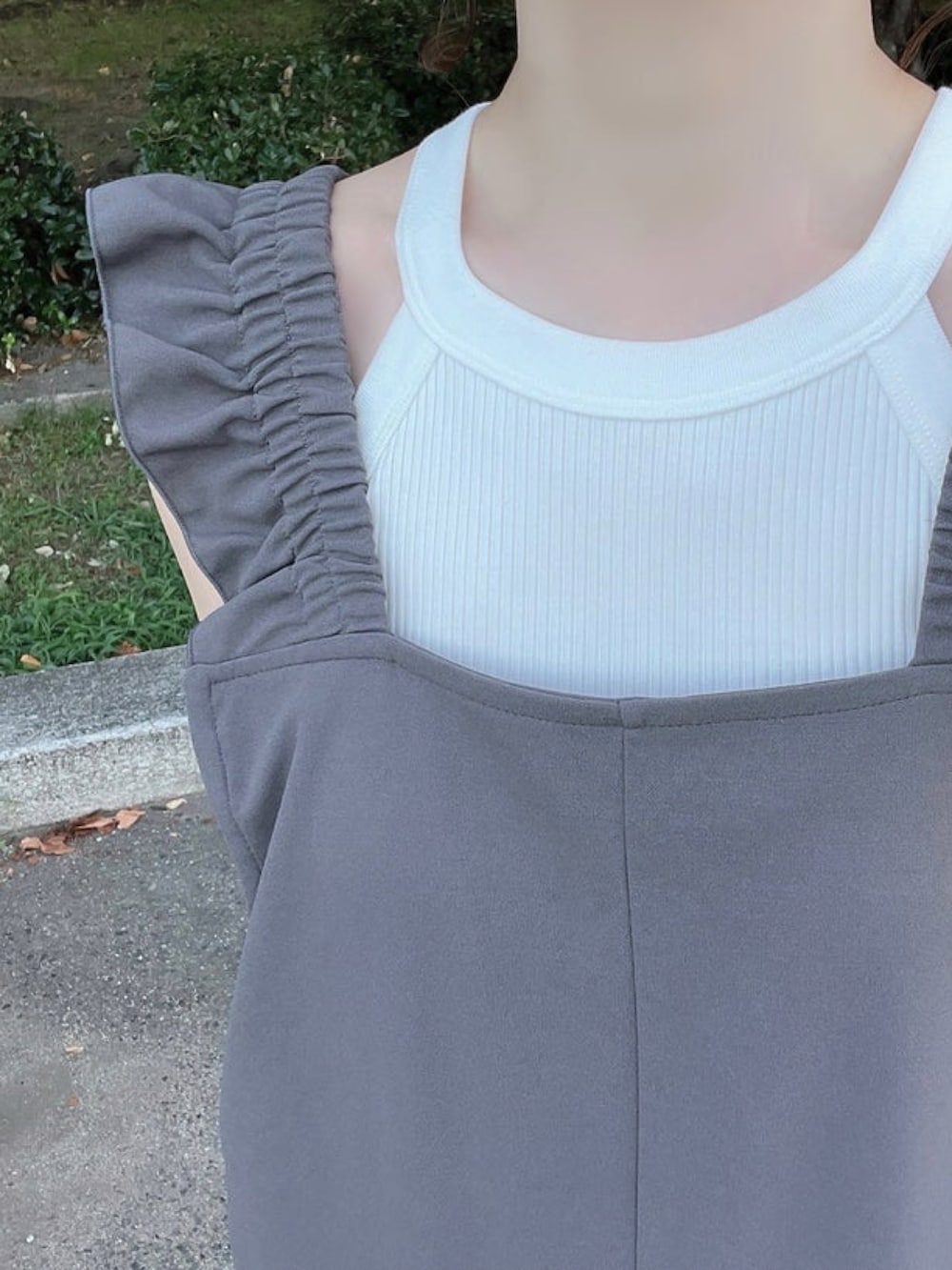 「しまむら、しまむらコーデ、サロペット、UNIQLO、キャップ、ジレ、レイヤードスタイル、チュール、お出かけコーデ、プチプラ、アツいコーデ全部見せ、楽チンコーデ、夏コーデ」｜「14+の無地キャップ ツイル（キャップ、ホワイト系）」を使った、minmin08_さん（レディース・158cm）の夏コーディネートの3枚目の写真
