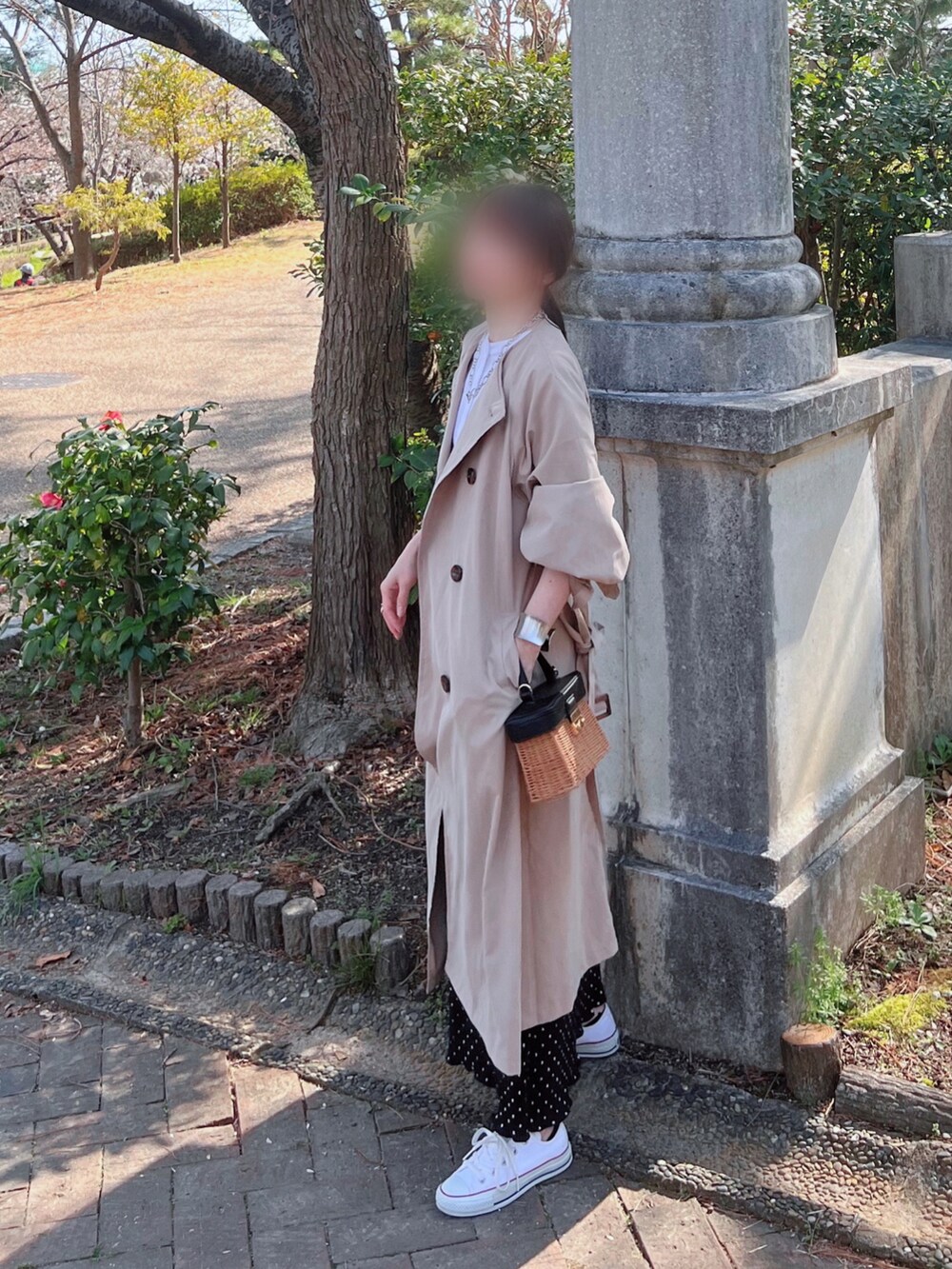 「しまむら、しまむらコーデ、Avail、アベイル、ドット、プリーツワンピース、キャミワンピ、トレンチコート、バニティバッグ、かごバッグ、プチプラ、プチプラコーデ、春コーデ、春服みてみて」｜「Social GIRLのノーカラーキャンディースリーブオーバーサイズスプリングコート（トレンチコート、ベージュ系）」を使った、minmin08_さん（レディース・158cm）の春コーディネートの2枚目の写真