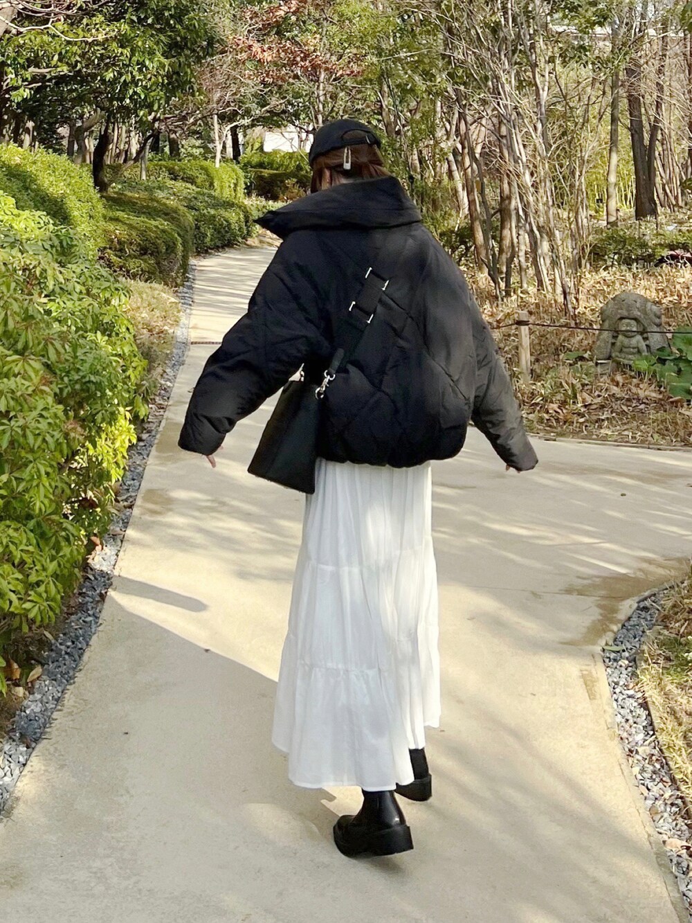 「しまむら、しまむらコーデ、ハーフジップ、レイヤードスタイル、ティアードスカート、ロングスカート、ダウンジャケット、プチプラ、プチプラコーデ、シンプルコーデ、ママコーデ、休日コーデ、カジュアルコーデ、ラフコーデ」｜「しまむらのアイテム（ニット/セーター、ベージュ系）」を使った、minmin08_さん（レディース・158cm）の冬コーディネートの2枚目の写真