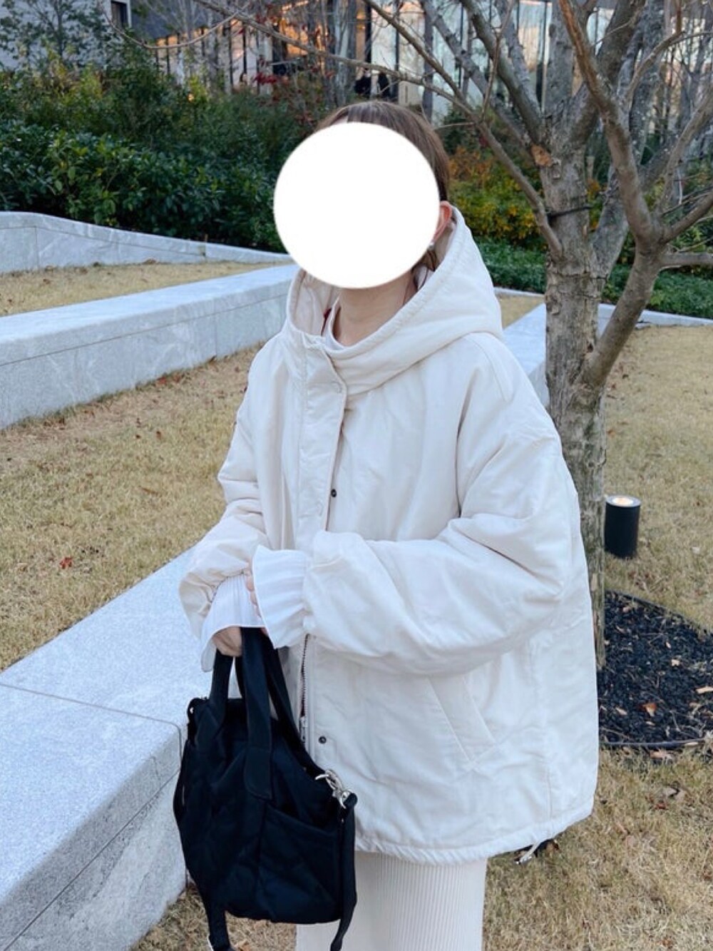 「しまむら、しまむらコーデ、ロングスカート、ニットスカート、冬アウター、レイヤードスタイル、裏起毛、モンスターパーカー、オーバーサイズ、ゆるコーデ、スカートスタイル、スカートコーデ、ラクチンコーデ、プチプラ」｜「andmeの長袖Vネックニットカーディガン（カーディガン/ボレロ、レッド系）」を使った、minmin08_さん（レディース・158cm）の冬コーディネートの4枚目の写真