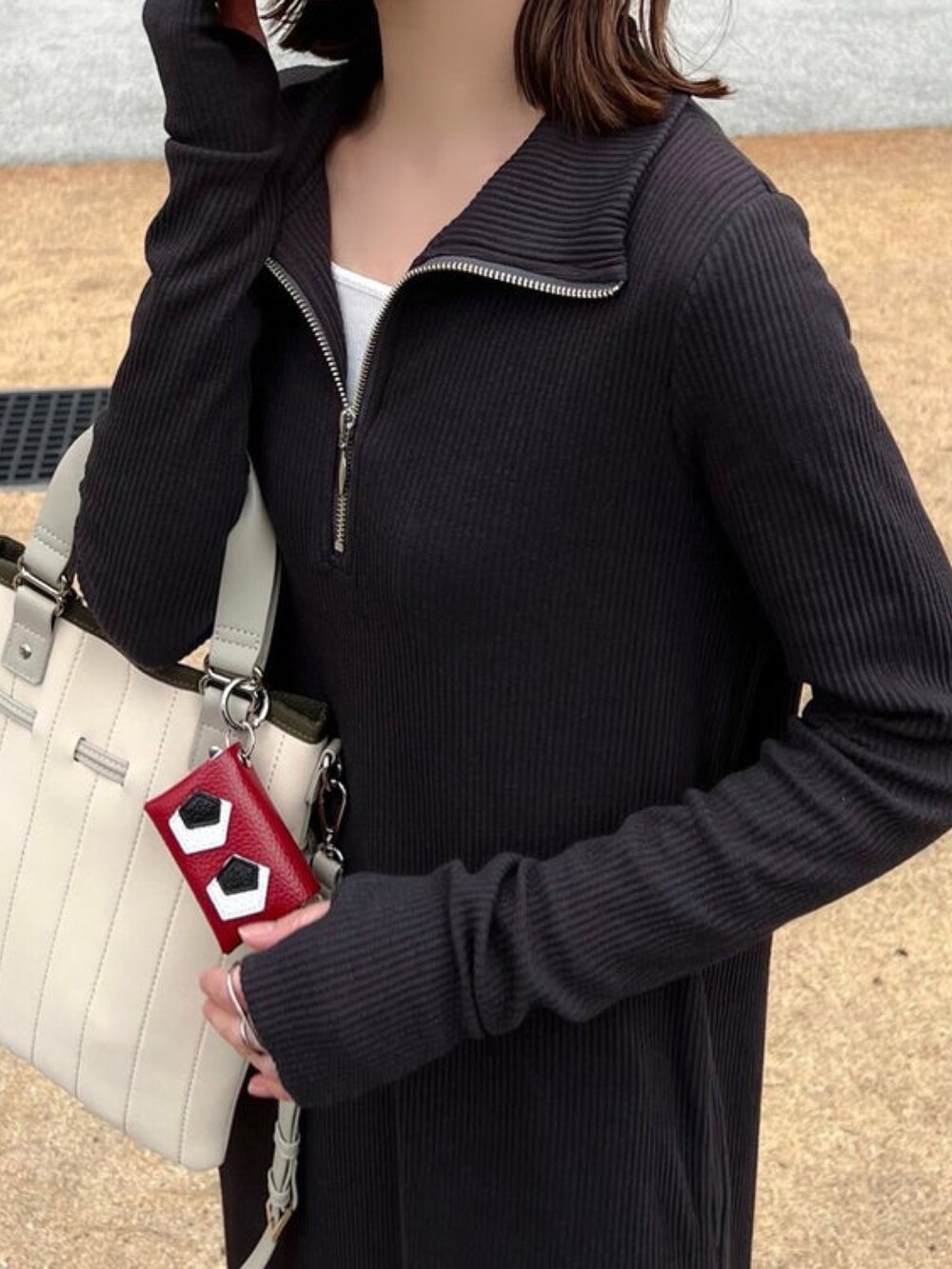 「しまむら、しまむらコーデ、シャギーニット、シャギー、ワンピース、ハーフジップ、カラーコーデ、ブルー、春めき満開コーデ、着回しコーデ、ラフコーデ、プチプラ、プチプラコーデ」｜「しまむらのアイテム（ニット/セーター、ブルー系）」を使った、minmin08_さん（レディース・158cm）の春コーディネートの3枚目の写真