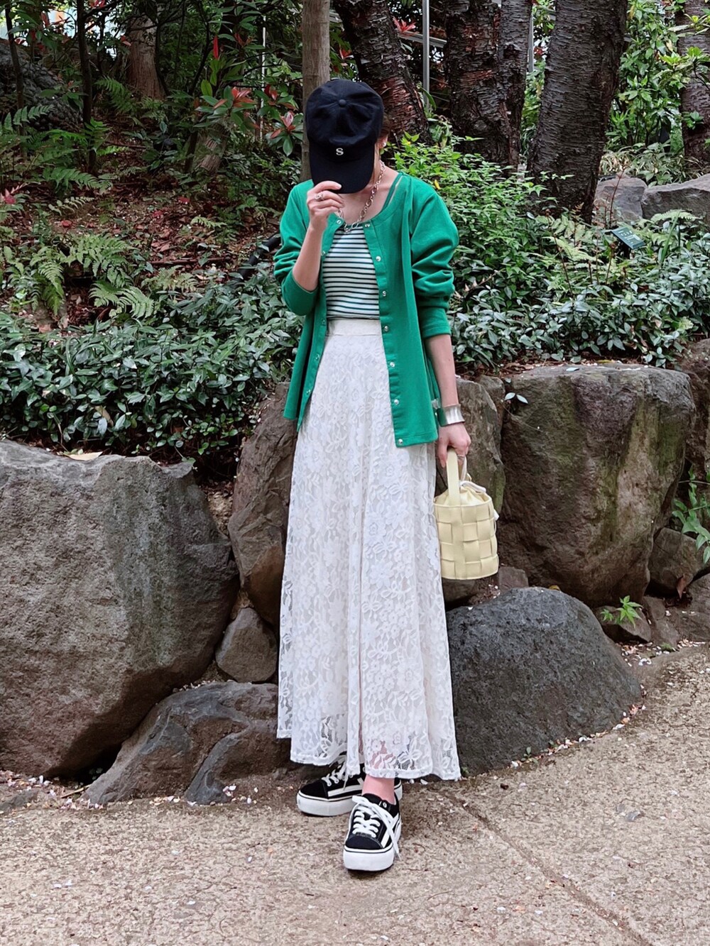 「しまむら、しまむらコーデ、しまパト、ボーダートップス、ボーダー、グリーン、レーススカート、マーメイドスカート、バケツバッグ、プチプラ、プチプラコーデ、春コーデ、夏コーデ」｜「しまむらのアイテム（カーディガン/ボレロ、グリーン系）」を使った、minmin08_さん（レディース・158cm）の春コーディネートの2枚目の写真