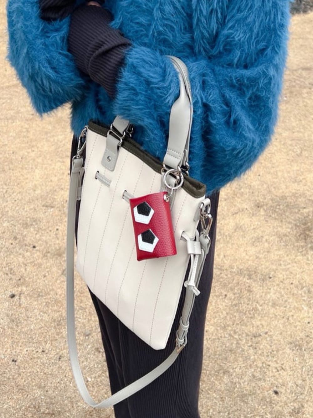 「しまむら、しまむらコーデ、シャギーニット、シャギー、ワンピース、ハーフジップ、カラーコーデ、ブルー、春めき満開コーデ、着回しコーデ、ラフコーデ、プチプラ、プチプラコーデ」｜「しまむらのアイテム（ニット/セーター、ブルー系）」を使った、minmin08_さん（レディース・158cm）の春コーディネートの4枚目の写真