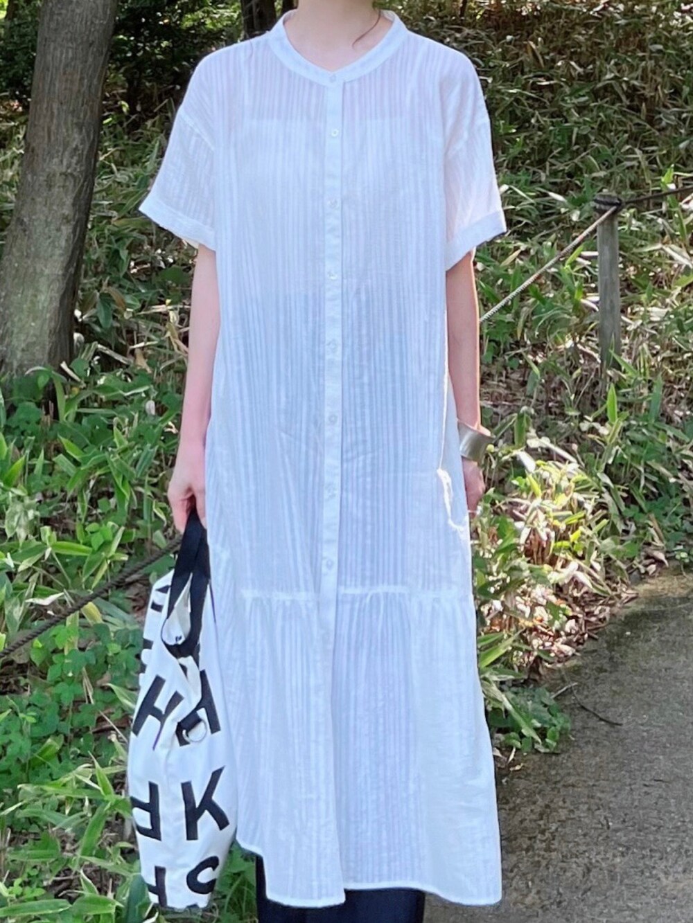 「しまむら、しまむらコーデ、Avail、アベイル、ベスト、ストライプ、レイヤードスタイル、麦わら帽子、シアーシャツ、オトナカジュアル、夏コーデ、デニム、プチプラ、プチプラコーデ」｜「しまむらのアイテム（シャツワンピース、ホワイト系）」を使った、minmin08_さん（レディース・158cm）の夏コーディネートの3枚目の写真