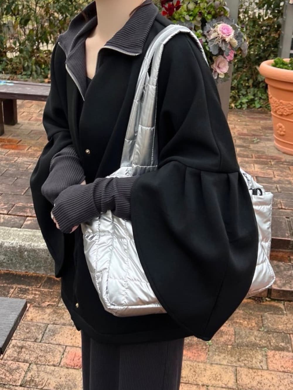 「しまむら、しまむらコーデ、春アウター、ハーフジップ、ワンピース、レイヤードスタイル、春めき満開コーデ、春コーデ、シンプルスタイル、楽チンコーデ、ジャケット、スカートコーデ、プチプラ」｜「しまむらのアイテム（ノーカラージャケット、ブラック系）」を使った、minmin08_さん（レディース・158cm）の春コーディネートの2枚目の写真