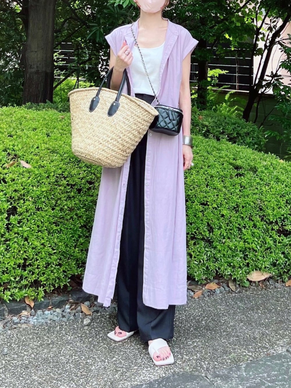 「しまむら、しまむらコーデ、かごバッグ、シャツワンピ、キルティング、キルティングバッグ、トングサンダル、ラベンダー、GU、カラーコーデ、プチプラ、プチプラコーデ、夏コーデ」｜「ジャングル　ジャングルのアイテム（シャツワンピース、パープル系）」を使った、minmin08_さん（レディース・158cm）の夏コーディネートの2枚目の写真