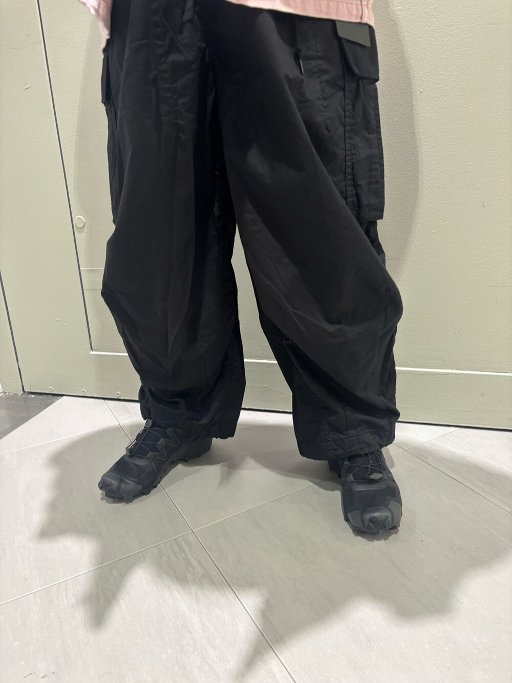 「ピンク、BEAVER、カバーオール、春色、春先取り、ピンクジャケット、ヒザデルパンツ、BEAVER名古屋、サロモン」｜「MANASTASHのMANASTASH/マナスタッシュ/HEMP WASHED CHORE JACKET（ブルゾン、ピンク系）」を使った、小林さん（レディース・155cm）の冬コーディネートの3枚目の写真