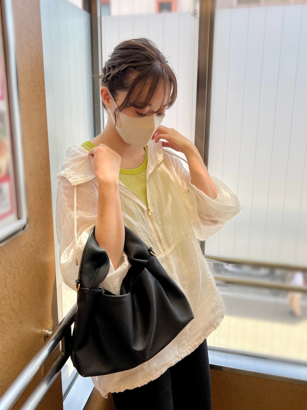 「カジュアルコーデ、夏コーデ、ラクチンコーデ、大人女子、シンプル、しまむら、しまむらコーデ、しまパト、ママコーデ、ユニクロ、UNIQLO」｜「しまむらのアイテム（バッグ、ブラック系）」を使った、てらさん（レディース・161cm）の春コーディネートの4枚目の写真