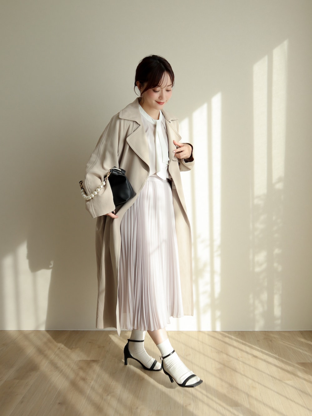 「春色、トレンチコート、プリーツスカート、きれいめコーディネート、初春コーデ、オトナ女子、大人かわいい、ジャケット/アウター、ピンクコーデ、セレモニー服、スカートスタイル、デート、プチプラ、しまむら、terawearemu」｜「しまむらのMサイズ着用（スカート、ピンク系）」を使った、てらさん（レディース・161cm）の冬コーディネートの2枚目の写真