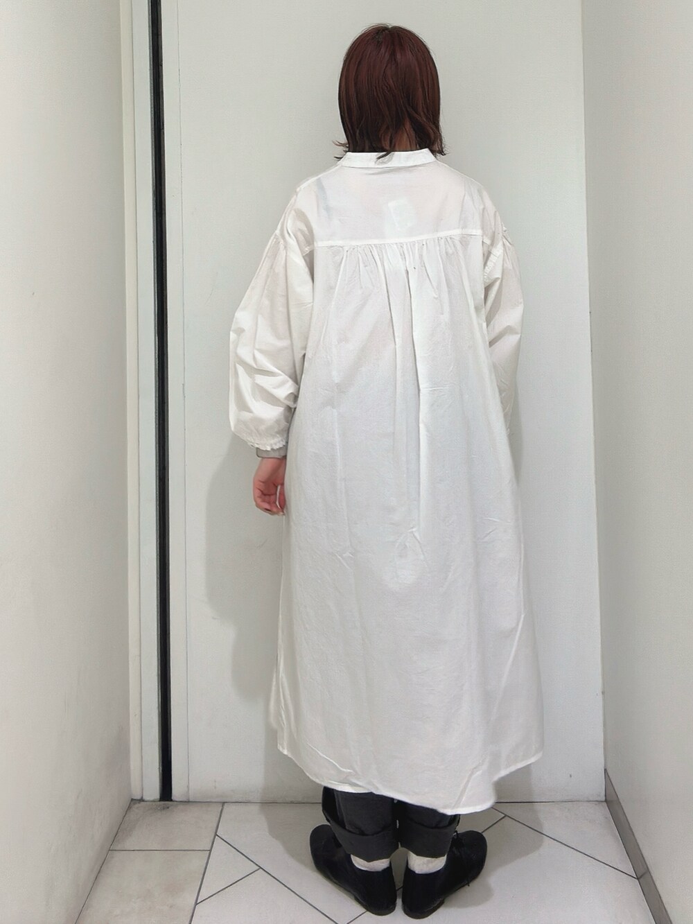 「ゆべしコラボ、ゆべし、ゆべし×SamansaMos2、シャツワンピ、サマンサ モスモス(Samansa Mos2)、リネンパンツ、Samansa Mos2」｜「Samansa Mos2の【S/XLサイズ WEB限定】ソフトレースアップシューズ（その他シューズ、ブラック系）」を使った、sakura✿さん（レディース・158cm）の春コーディネートの3枚目の写真