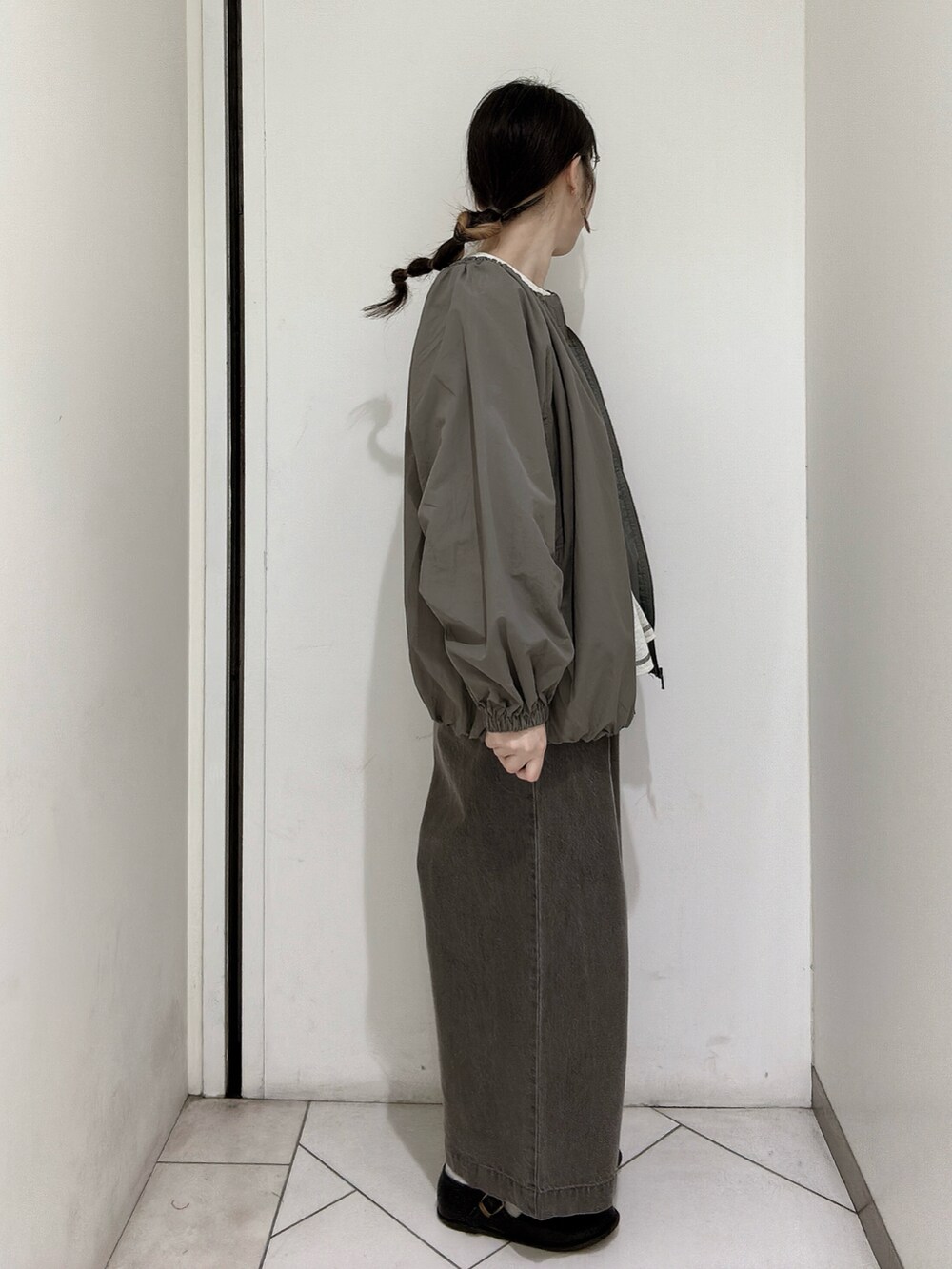 「サマンサモスモス、サマンサ モスモス(Samansa Mos2)、デニムパンツ、ジャケット」｜「Samansa Mos2のTストラップシューズ（その他シューズ、ブラック系）」を使った、sakura✿さん（レディース・158cm）の秋コーディネートの2枚目の写真