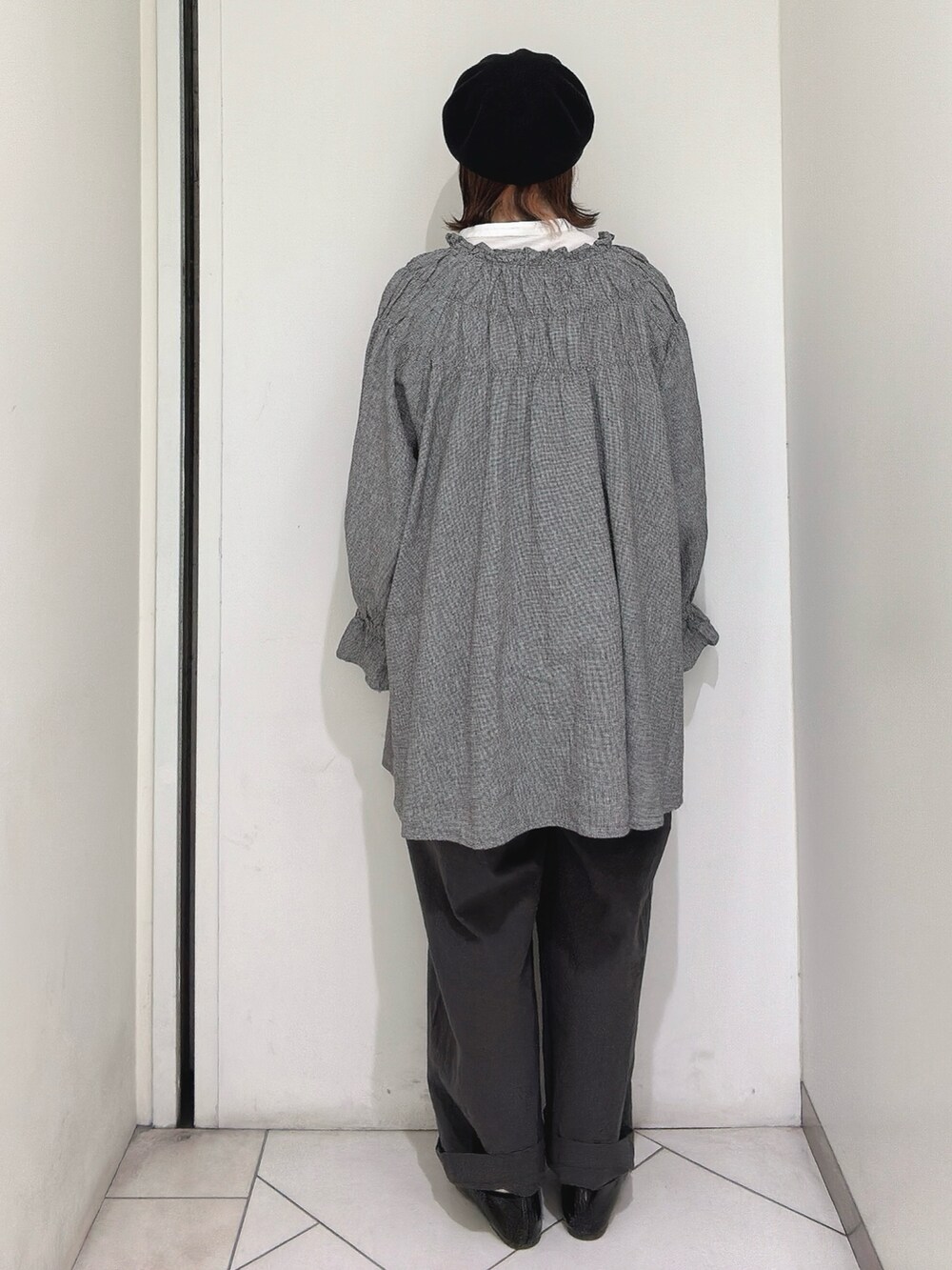 「ベレー帽、リネンシャツ、ゆべしコラボ、ゆべし×SamansaMos2、ゆべし、リネンパンツ」｜「Samansa Mos2の【ゆべし×Samansa Mos2】ダブル釦ストレートパンツ（その他パンツ、グレー系）」を使った、sakura✿さん（レディース・158cm）の春コーディネートの3枚目の写真